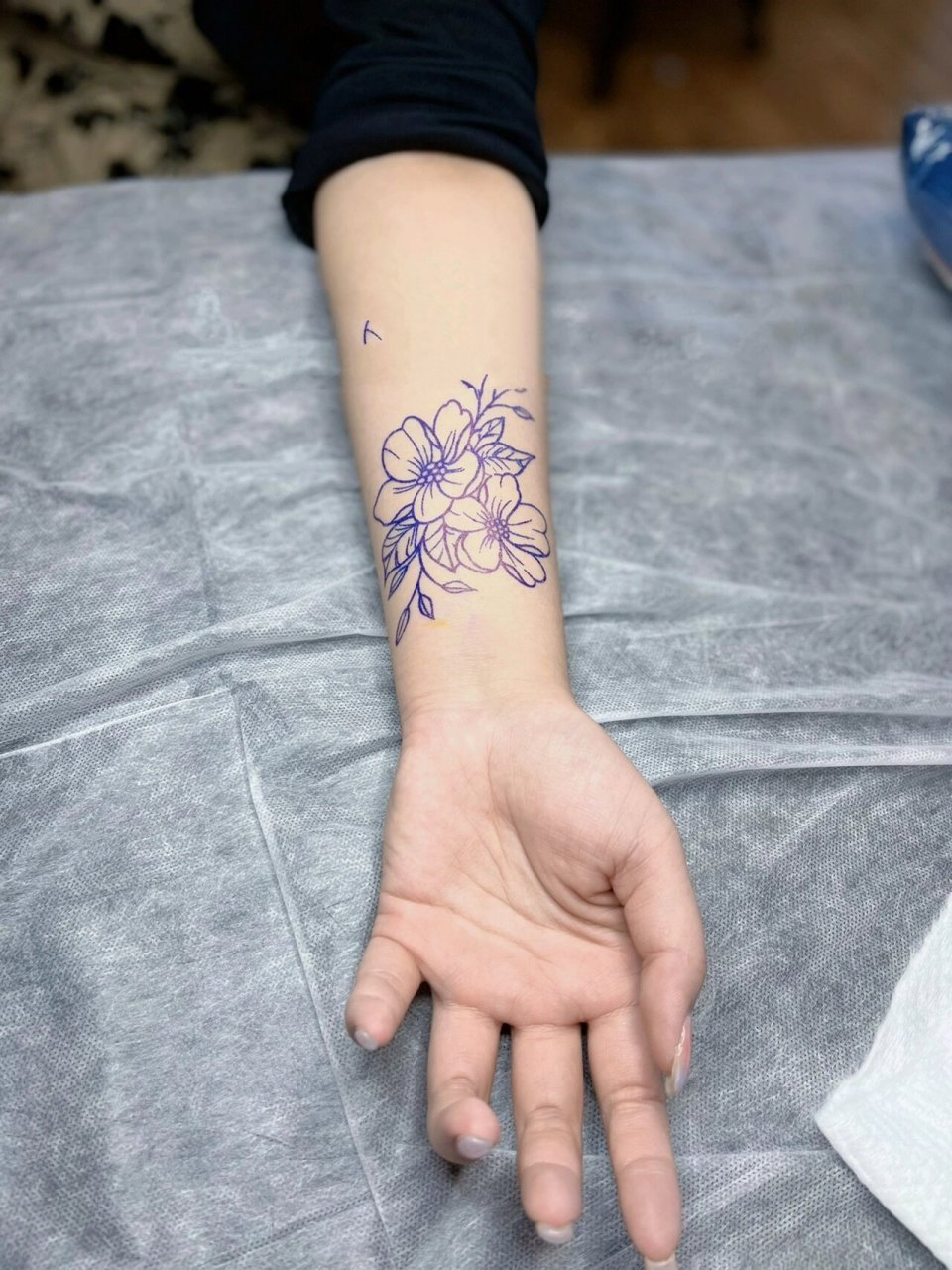 西安纹身 素花纹身 手腕纹身 女生纹身 新鲜出炉素花一枚