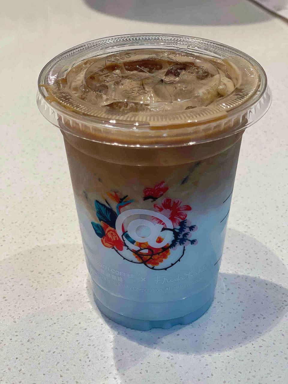 去喝cotti coffee 一杯潘帕斯蓝生酪茉莉拿铁7515 带你失眠到深夜