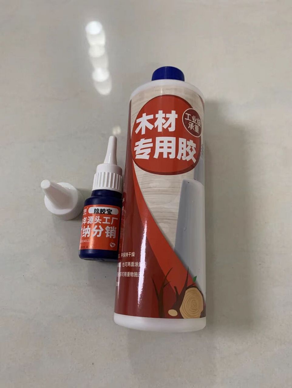 椅子坏了,从网上淘到了一个木工专用的白乳胶,粘上了非常牢固