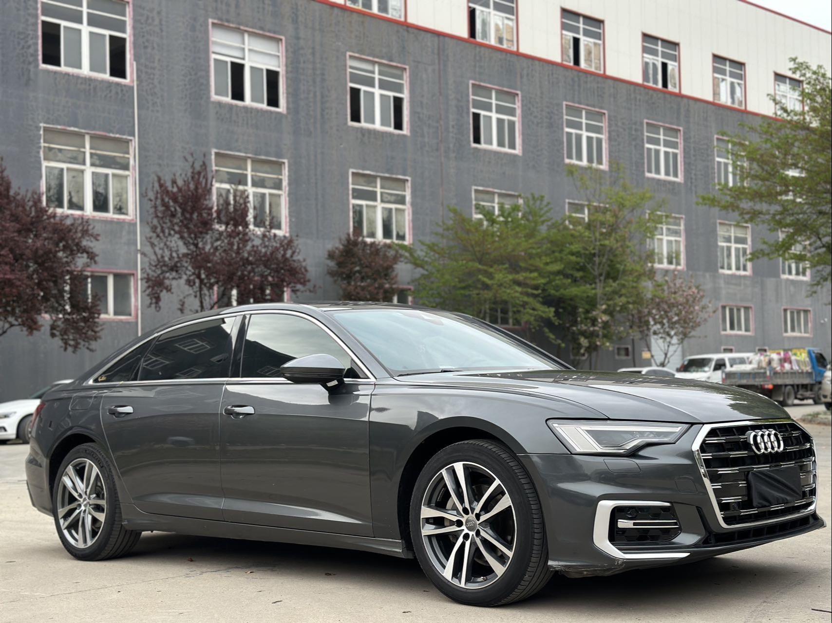 19年40奥迪a6,全车一个叶子板钣金没有切割,实表7万多,升级24款前脸.