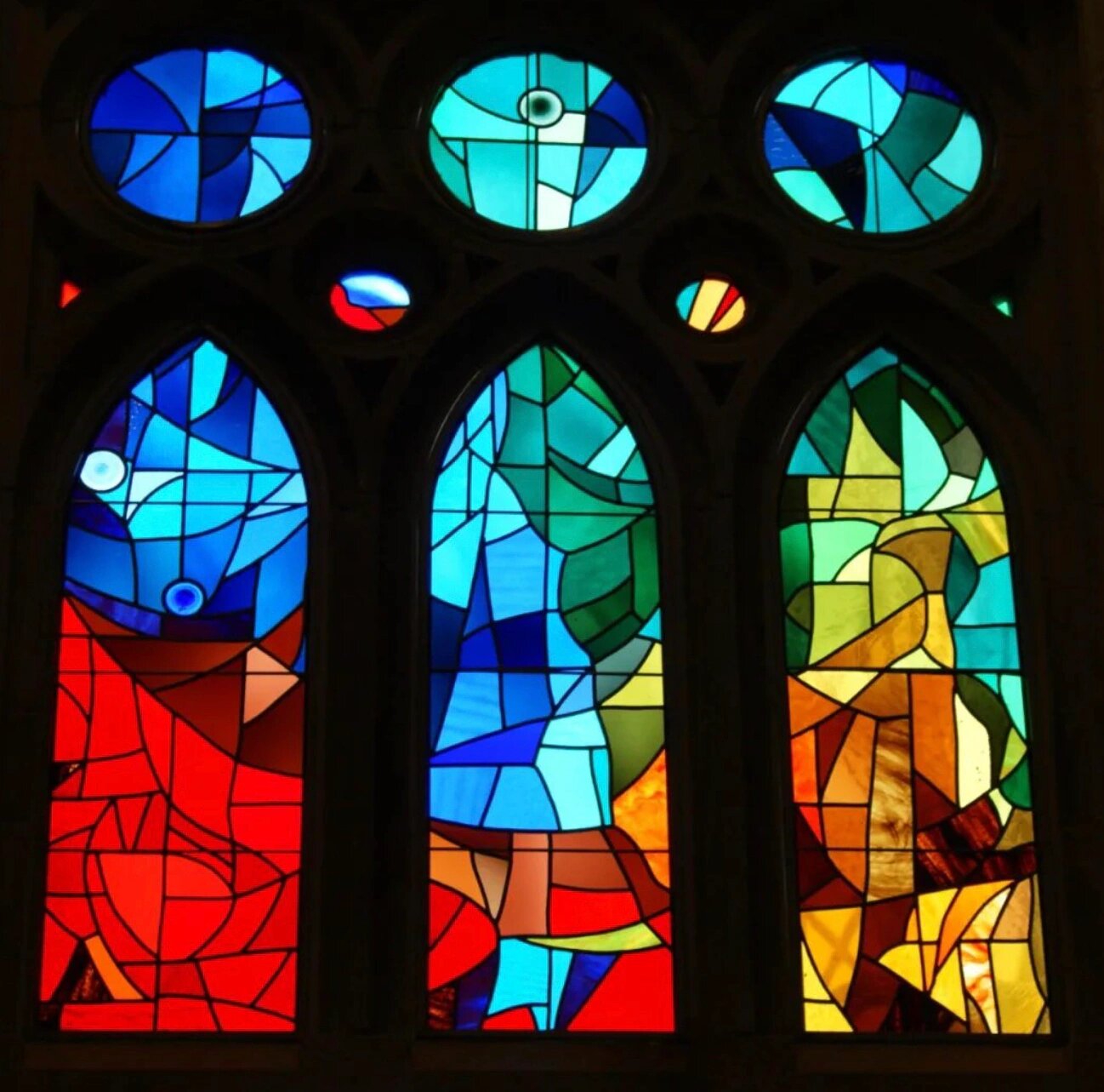 圣家族大教堂又译为神圣家族大教堂,地址位于巴塞罗那,建造于1882年