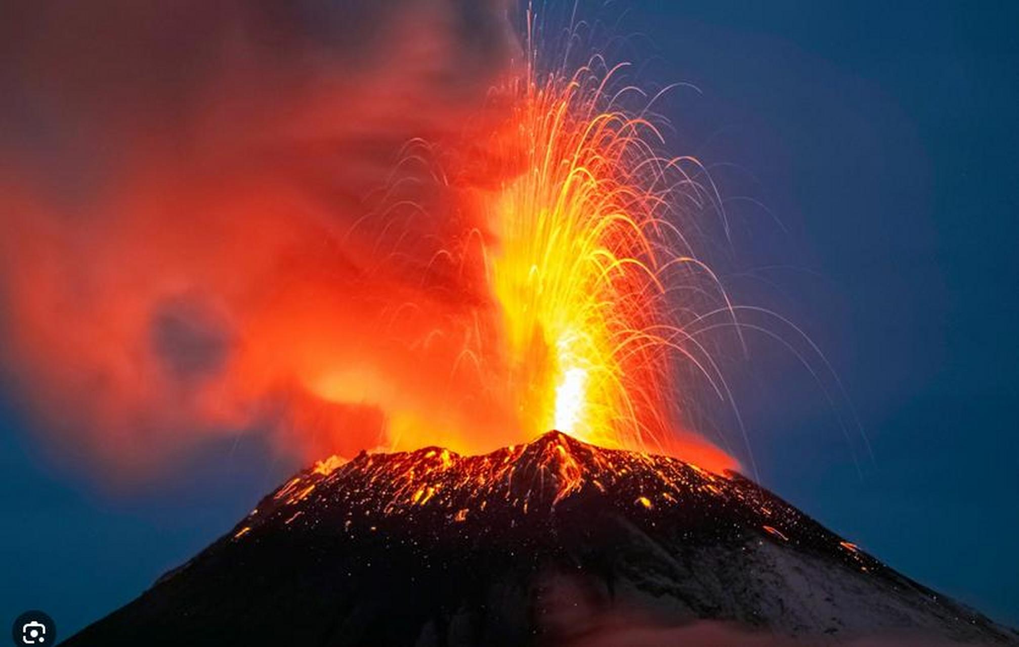 火山喷发事件:近日,位于墨西哥的第二高火山波波卡特佩特火山喷出大量