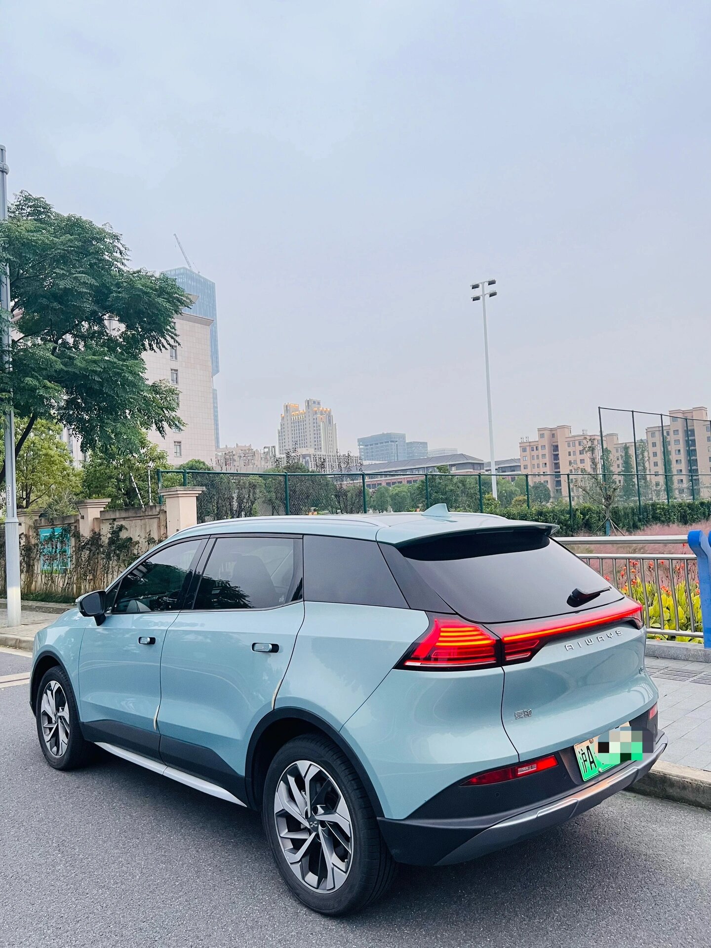 上海沪牌 爱驰u5新能源 电动车 续航500km 上海租车 上海用车 上海