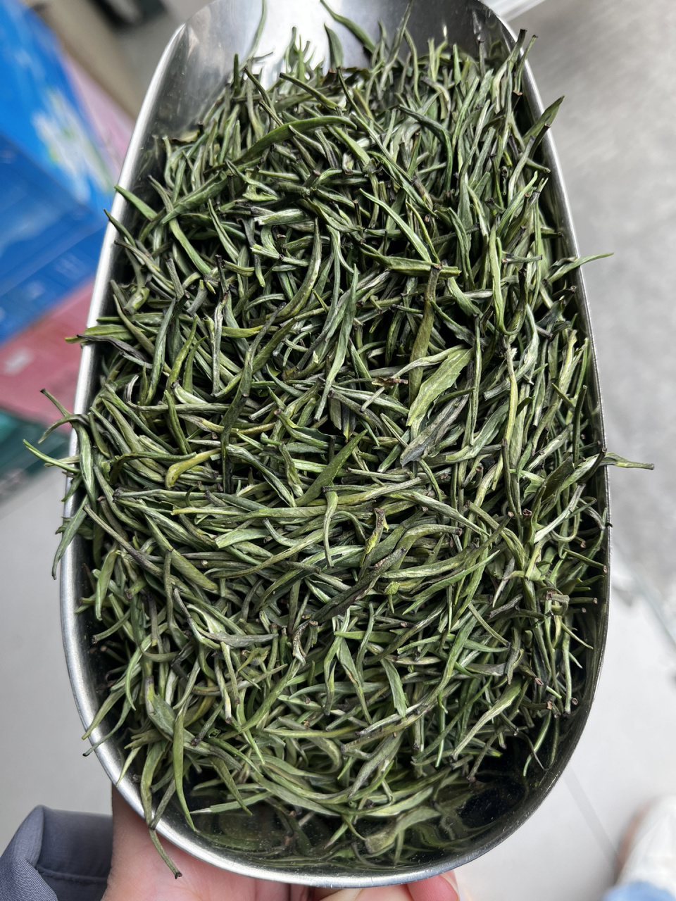 高山茶——松针 高山茶——松针一粗一细粗的味更重 细的味更淡一个产