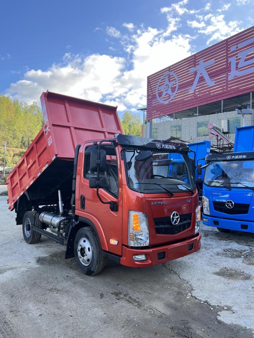 湖北大运蓝牌自卸车.湖北大运锐胜 货箱3.05×1.8×0.