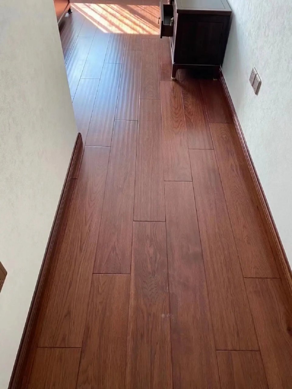 美国山核桃地板好不好78 美国山核桃切面光滑 钉着力强,力学强度高