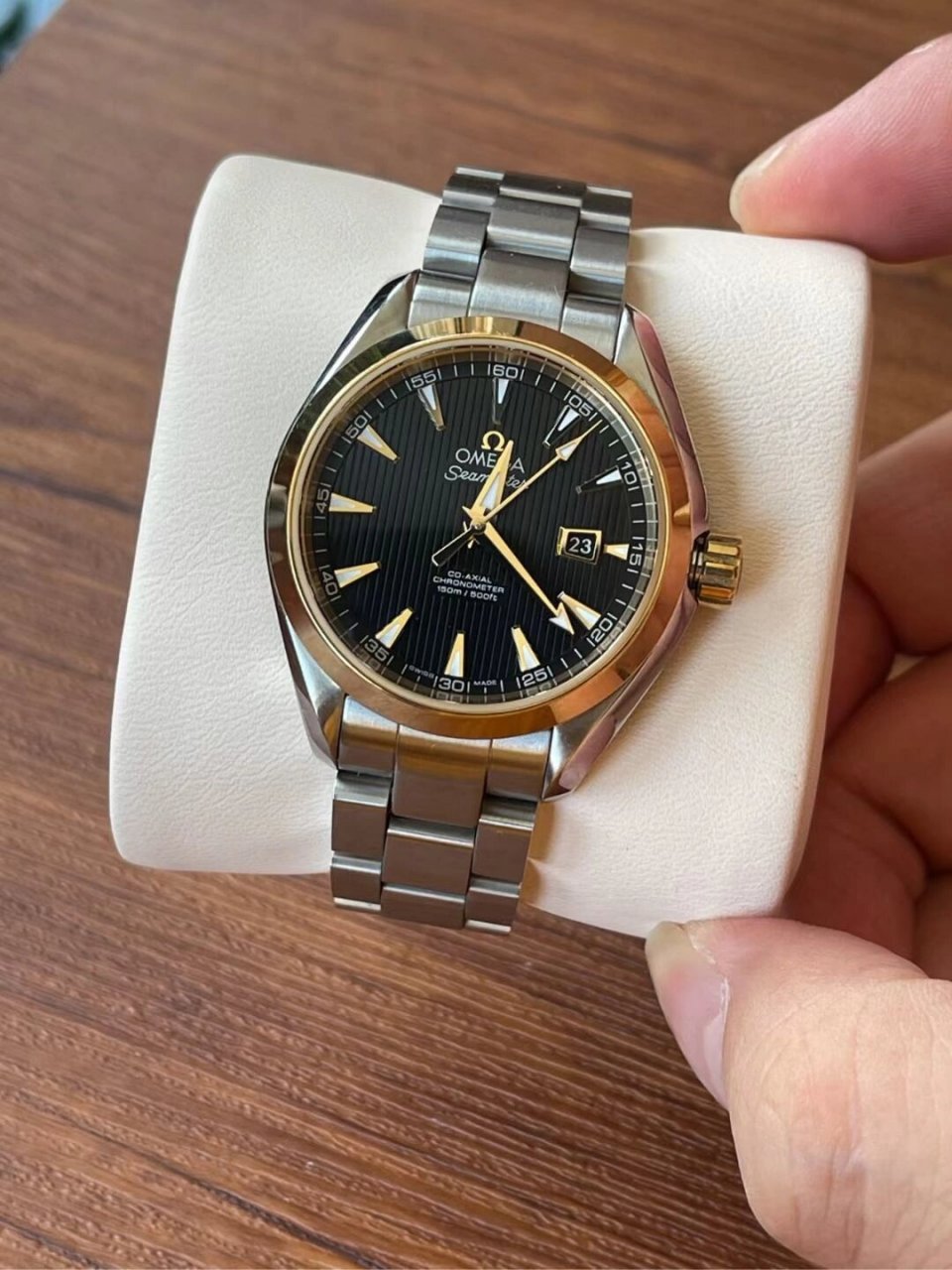 欧米茄 海马150间金黑女款(1w ) 欧米茄 海马150系列 间金黑盘钢带款