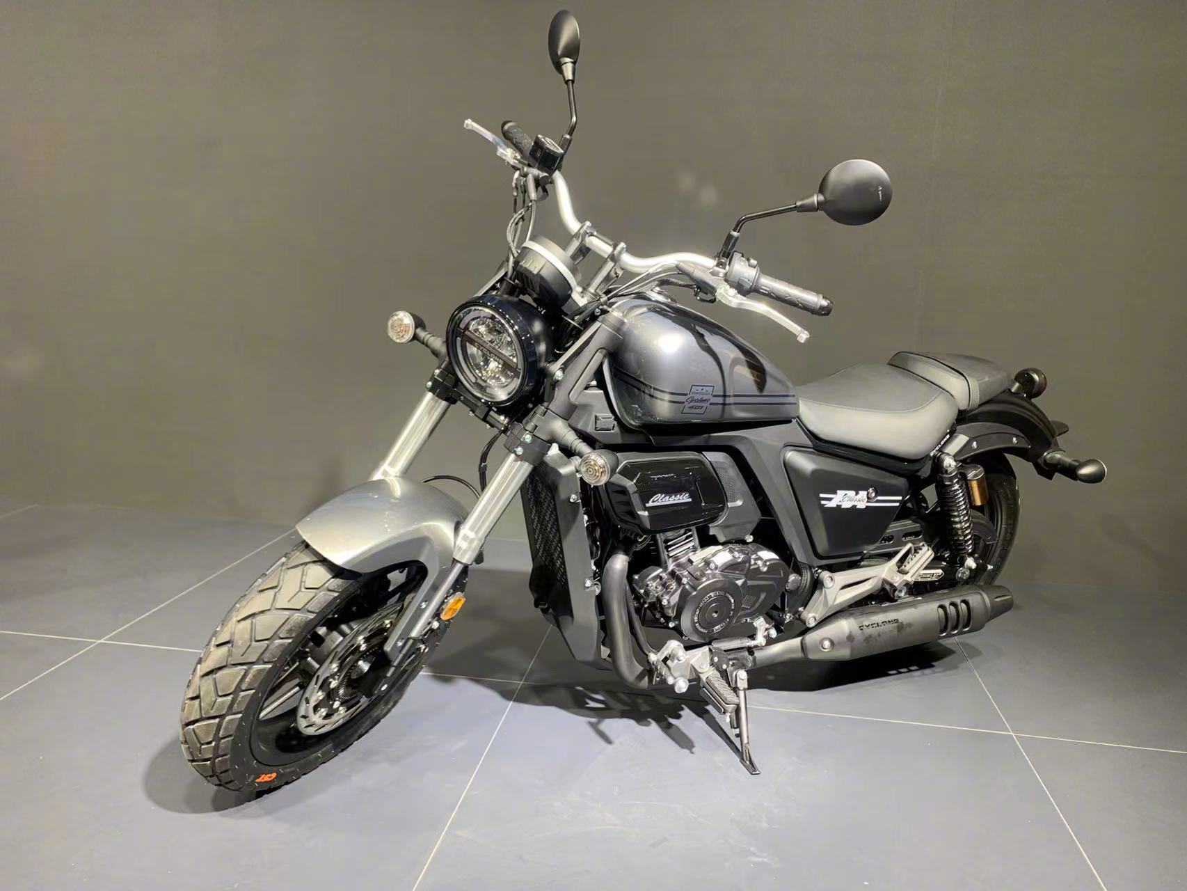 在2023北京摩展上,宗申赛科龙rx650升级多项电控配置,售价47800元;ra