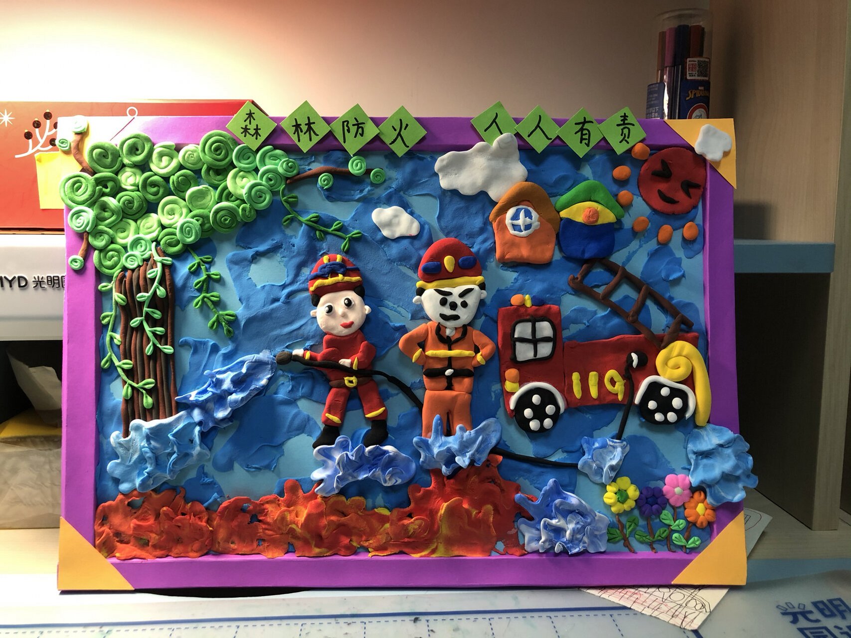 消防 超轻粘土 临摹的小红书上的作品, 除了画框是我帮他做的, 其他小