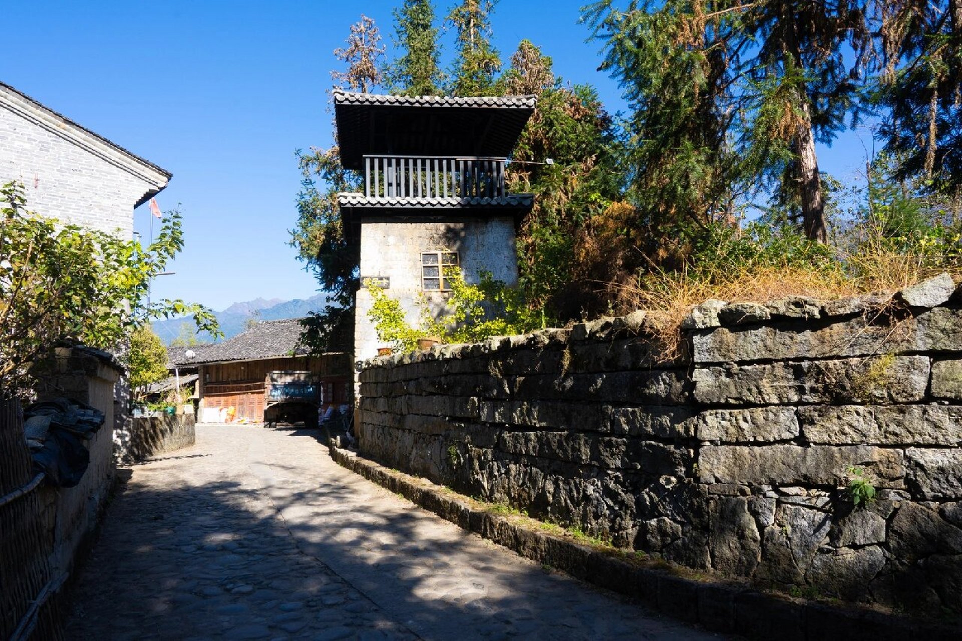 旅居之旅 | 有故事的江苴古镇 江苴古镇位于腾冲市北部高黎贡山下