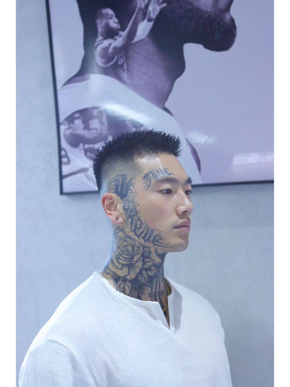 船员头 实质上船员头比寸头造型会长一些,主要也是把