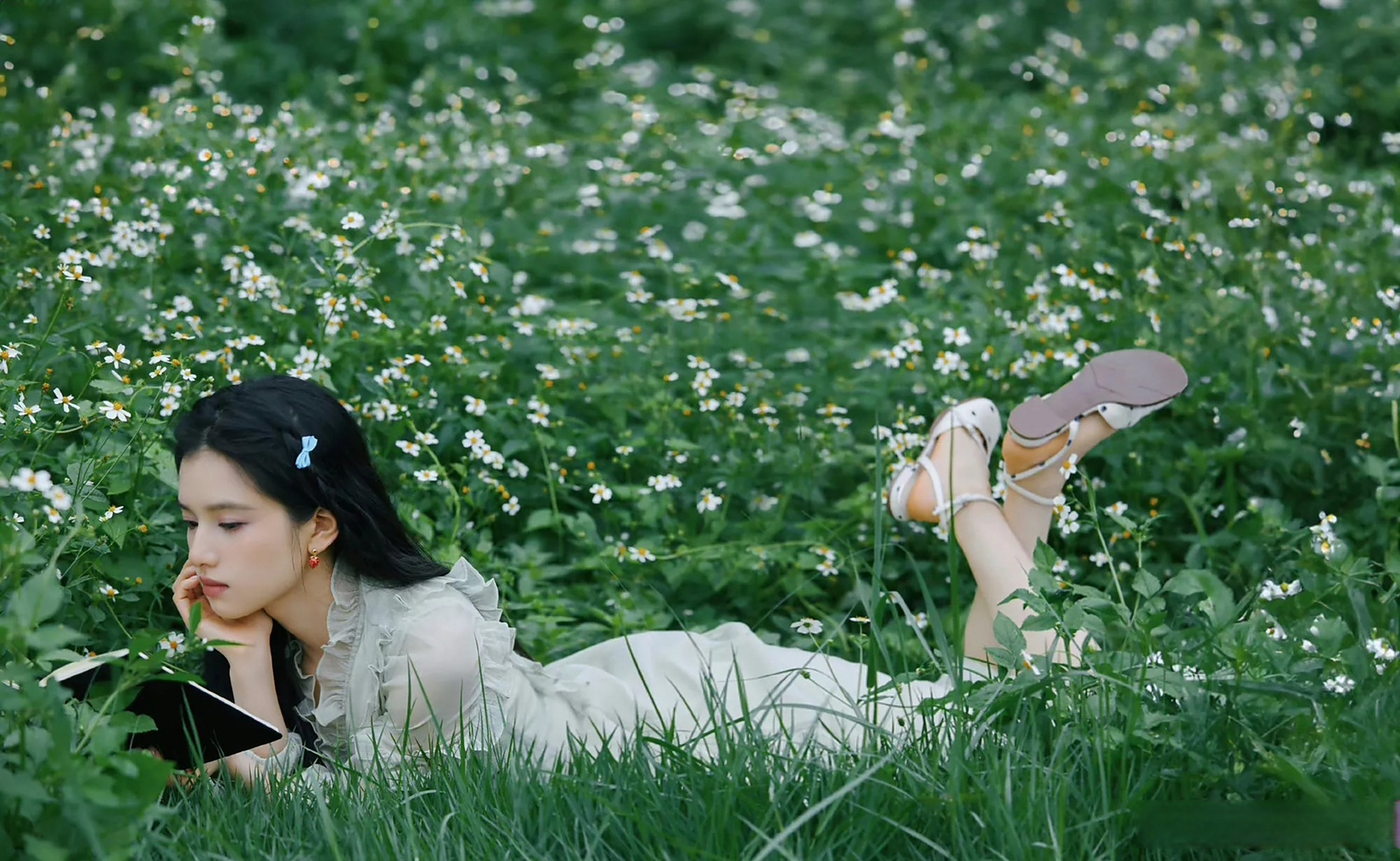 张婧仪这组图片是模仿周迅的吧?