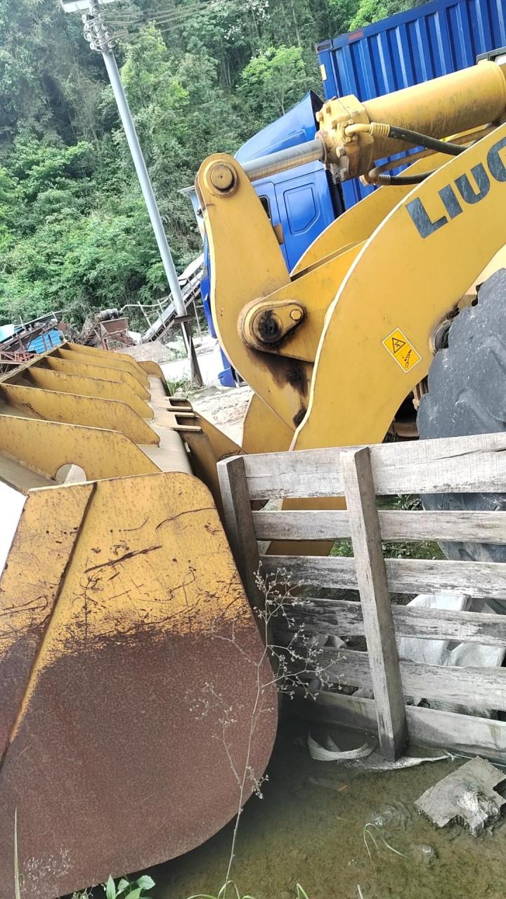 8成新柳工50铲车出售,8.8万