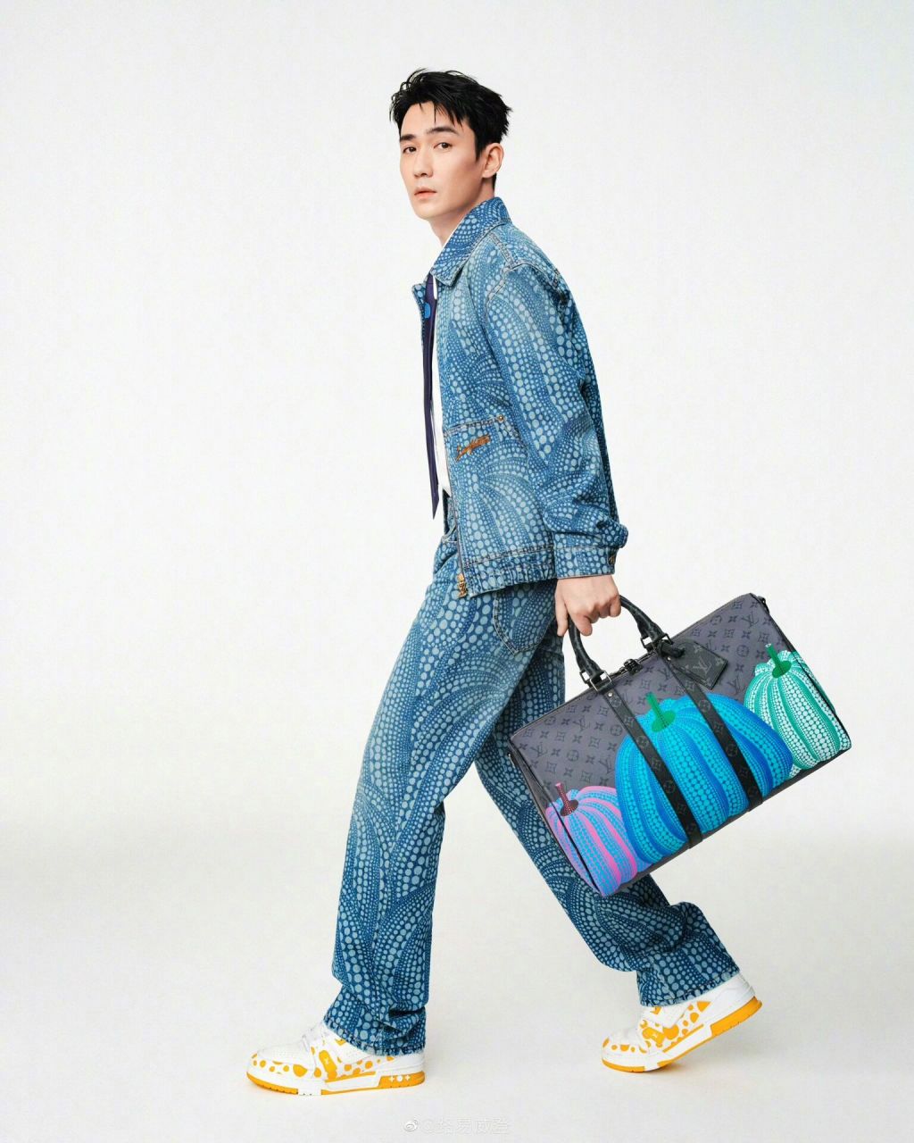 这次路易威登和草间弥生合作的南瓜系列好可爱,品牌代言人朱一龙的图