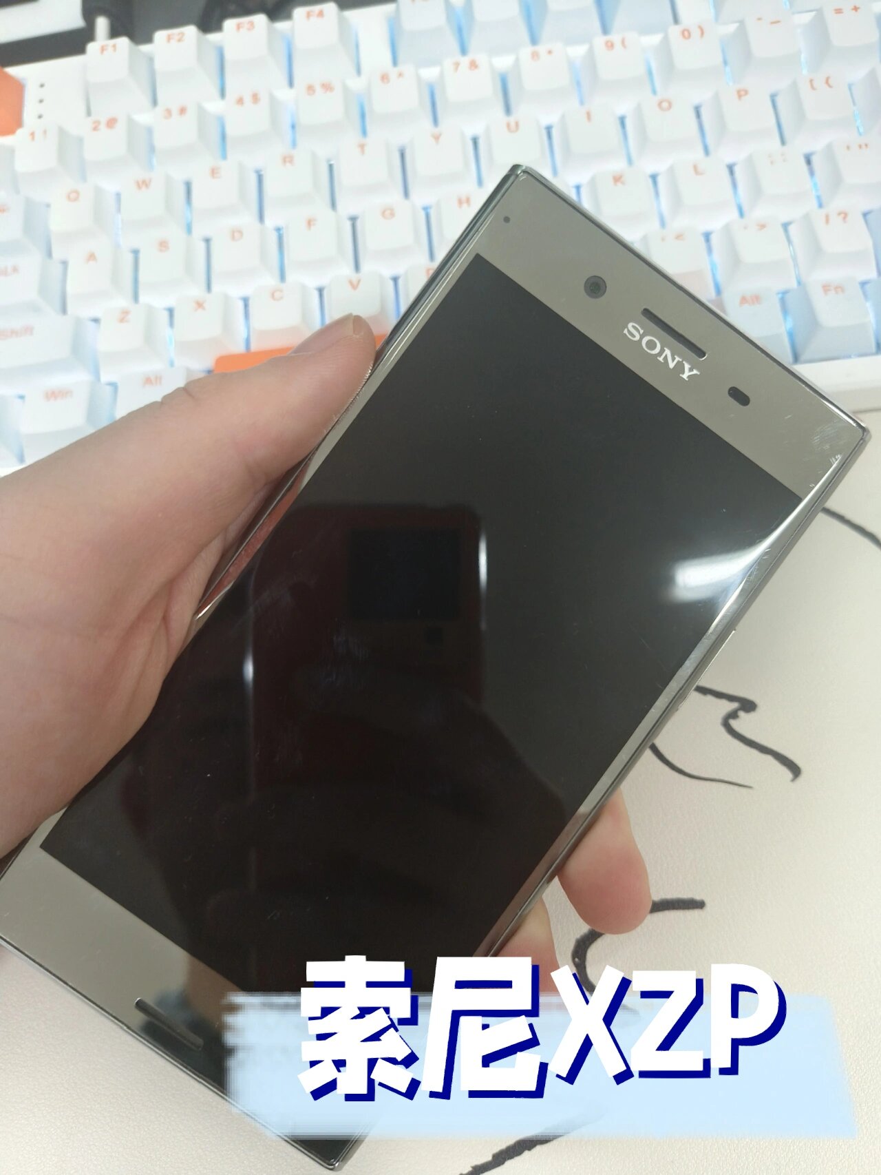 索尼xzp,或许是我见过的最"机械"的手机 不仅设计了一块4k hdr屏幕