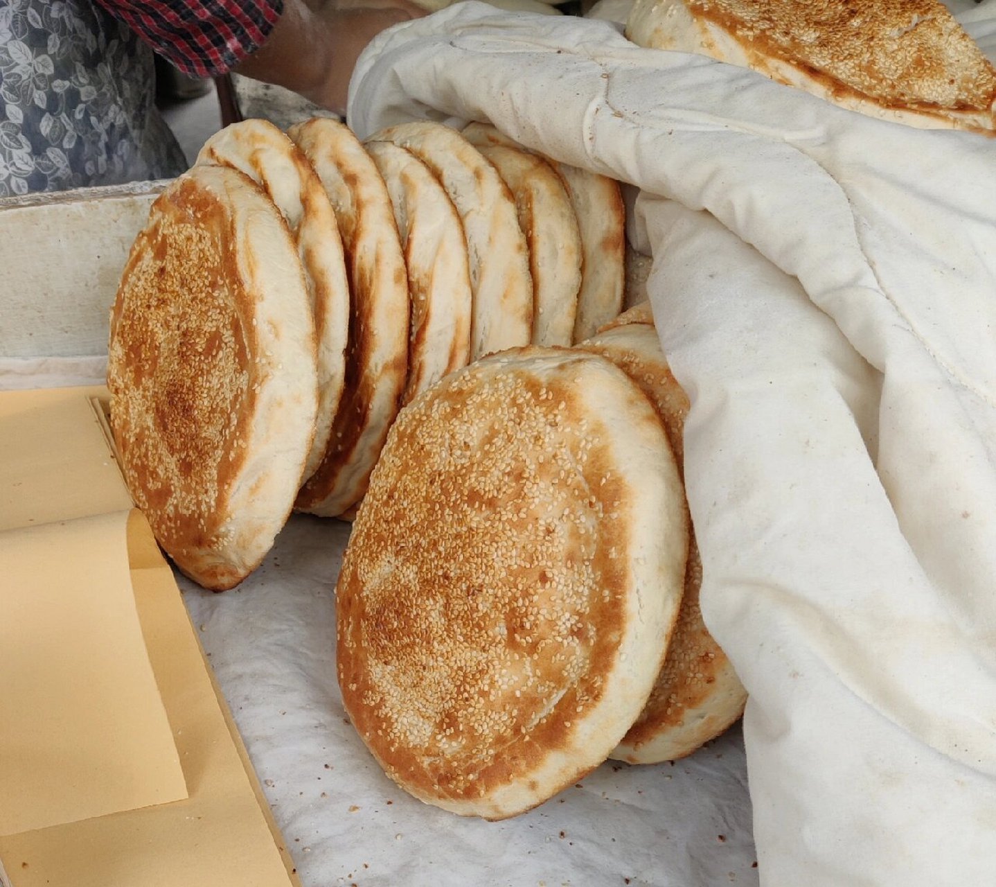 濮阳烧饼 据说这是濮阳最好吃的烧饼,今天特地去买来尝尝,买了红豆和