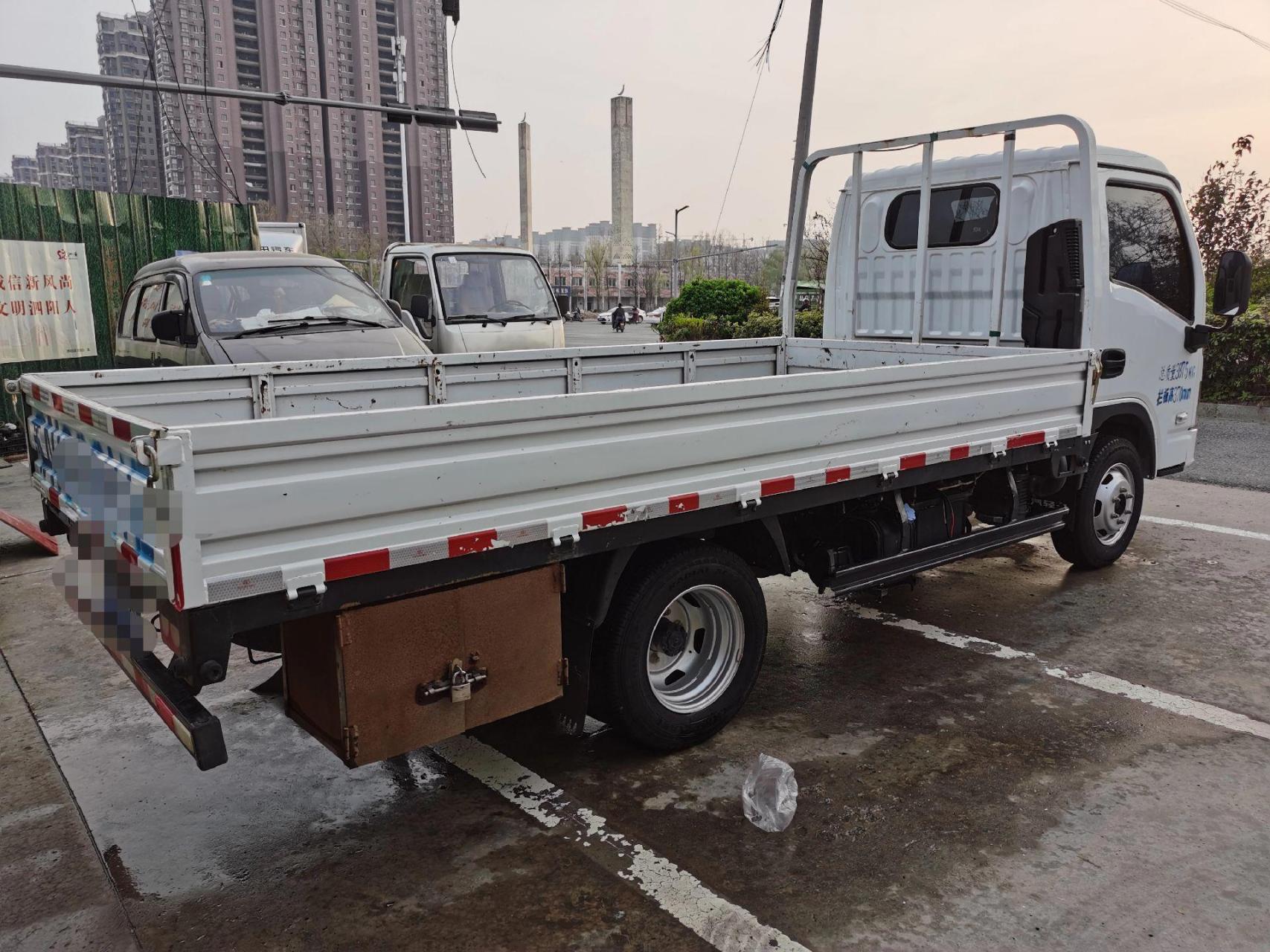 南京跃进s80,柴油版,箱长3.7米,实表行驶1.