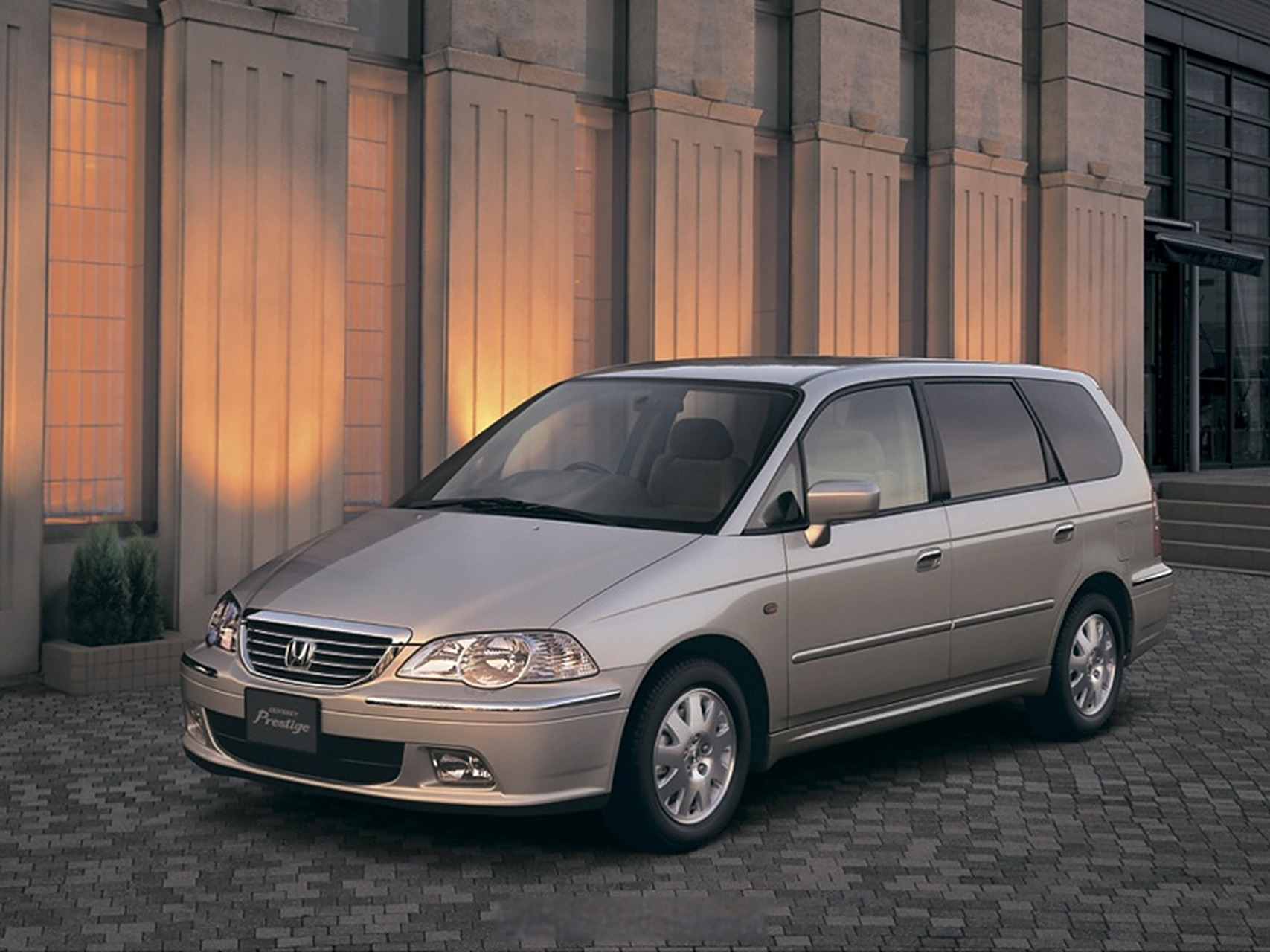 2001款本田ra6奥德赛prestige版,绒布座看起来贼厚实.