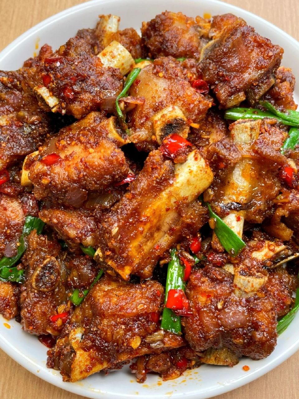 今天分享的香辣孜然排骨97香香辣辣的,外酥里嫩,蒜香味十足好吃到舔