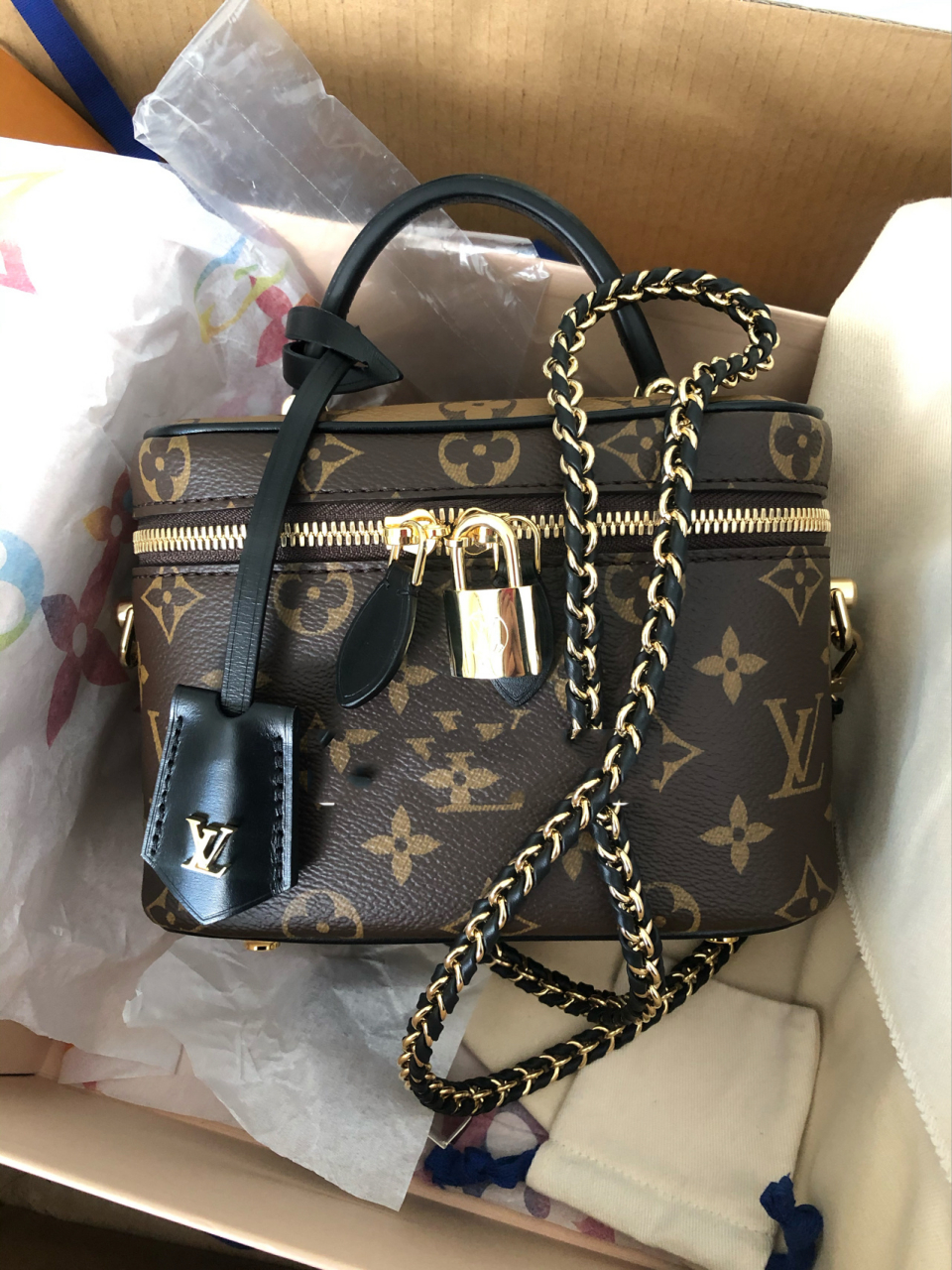 涨价前官网购入的lv vanity,价格19800元.品相完美.