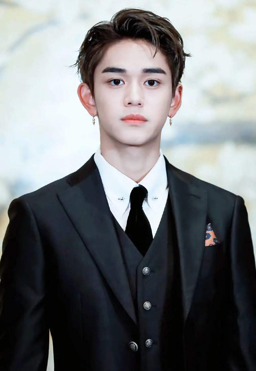 韩国男团"nct"中国籍成员黄旭熙lucas本月10日宣布退团.