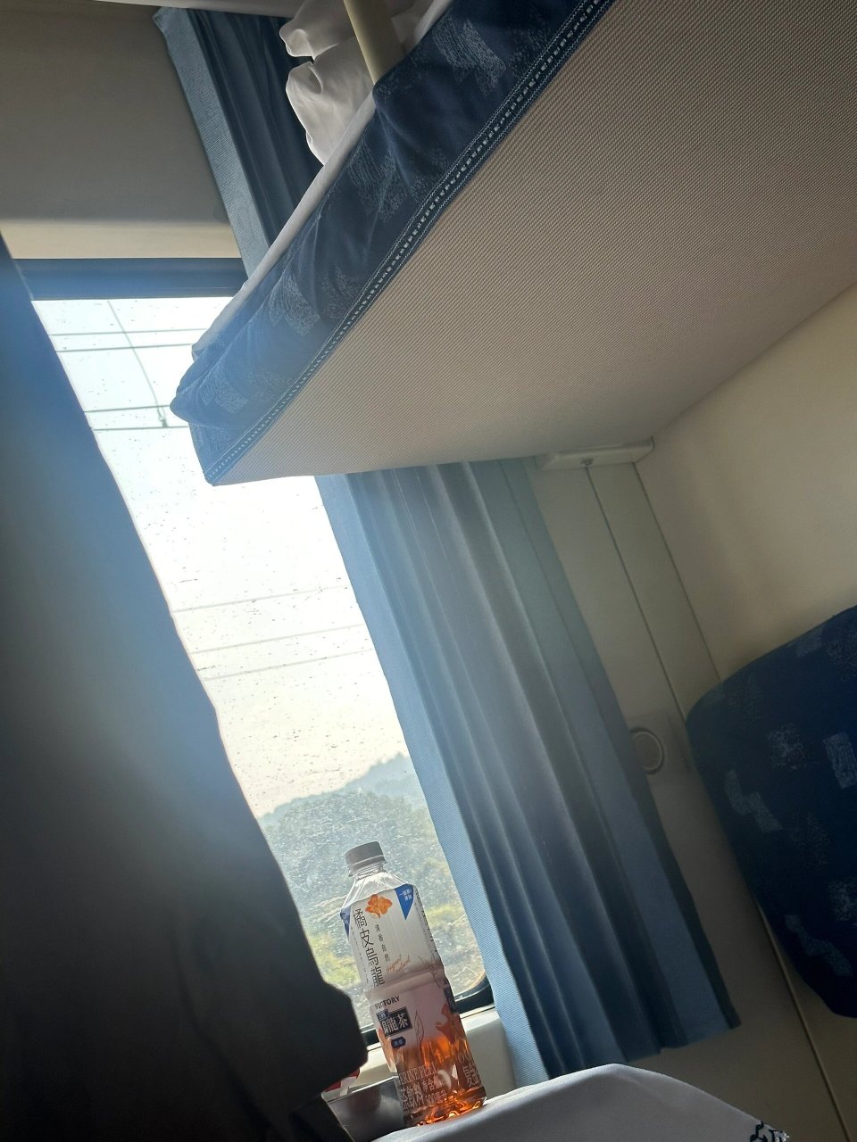 绿皮火车软卧 记忆中这是第二次体验火车软卧 去莆田的时候高铁7个半