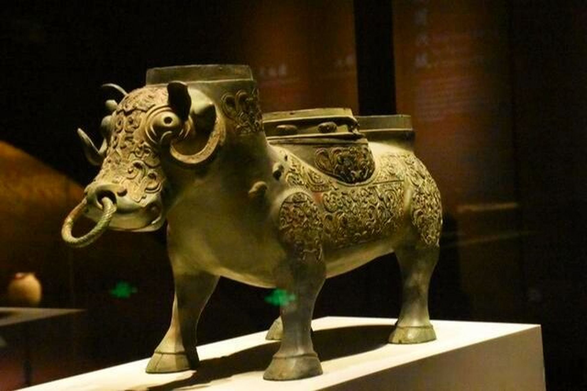 大同市博物馆里有一件特别的文物——牛牺尊,虽然陈列的是复制品,但却