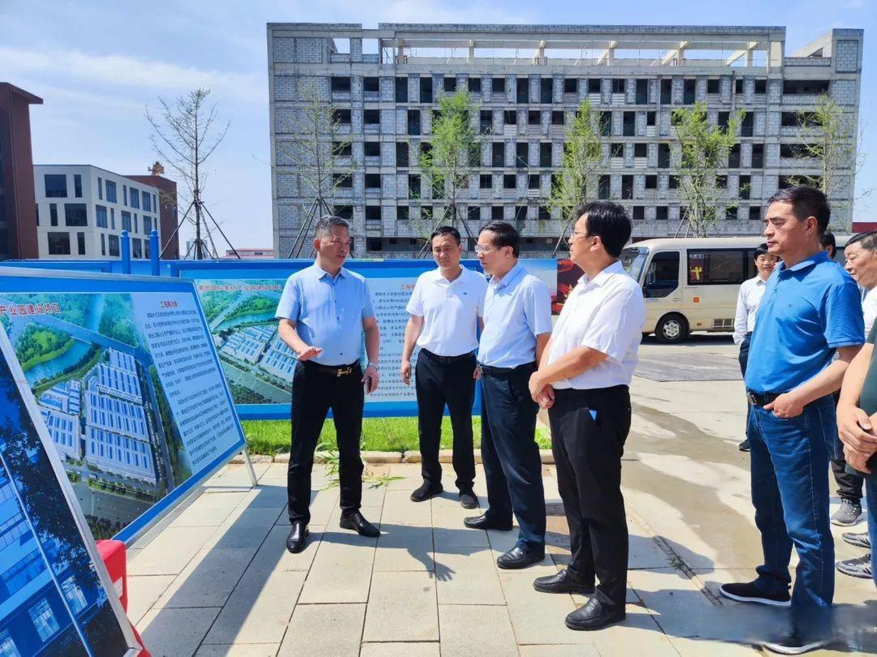 【南阳市人大常委会副主任周天龙调研"三个一批"项目建设情况】南阳6