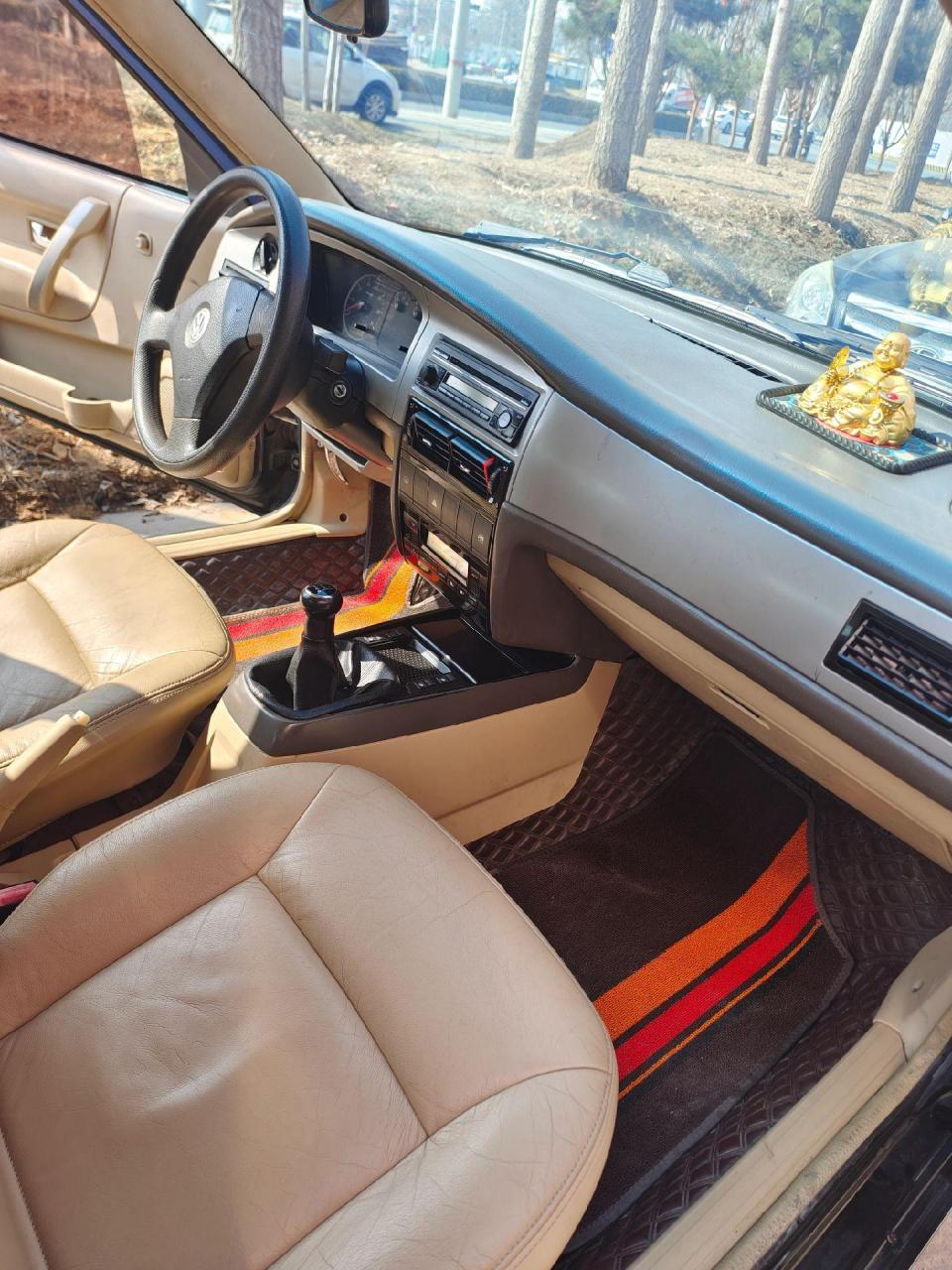 当年一代神车,大众桑塔纳4000,车况精品,手动挡,价格美丽动人