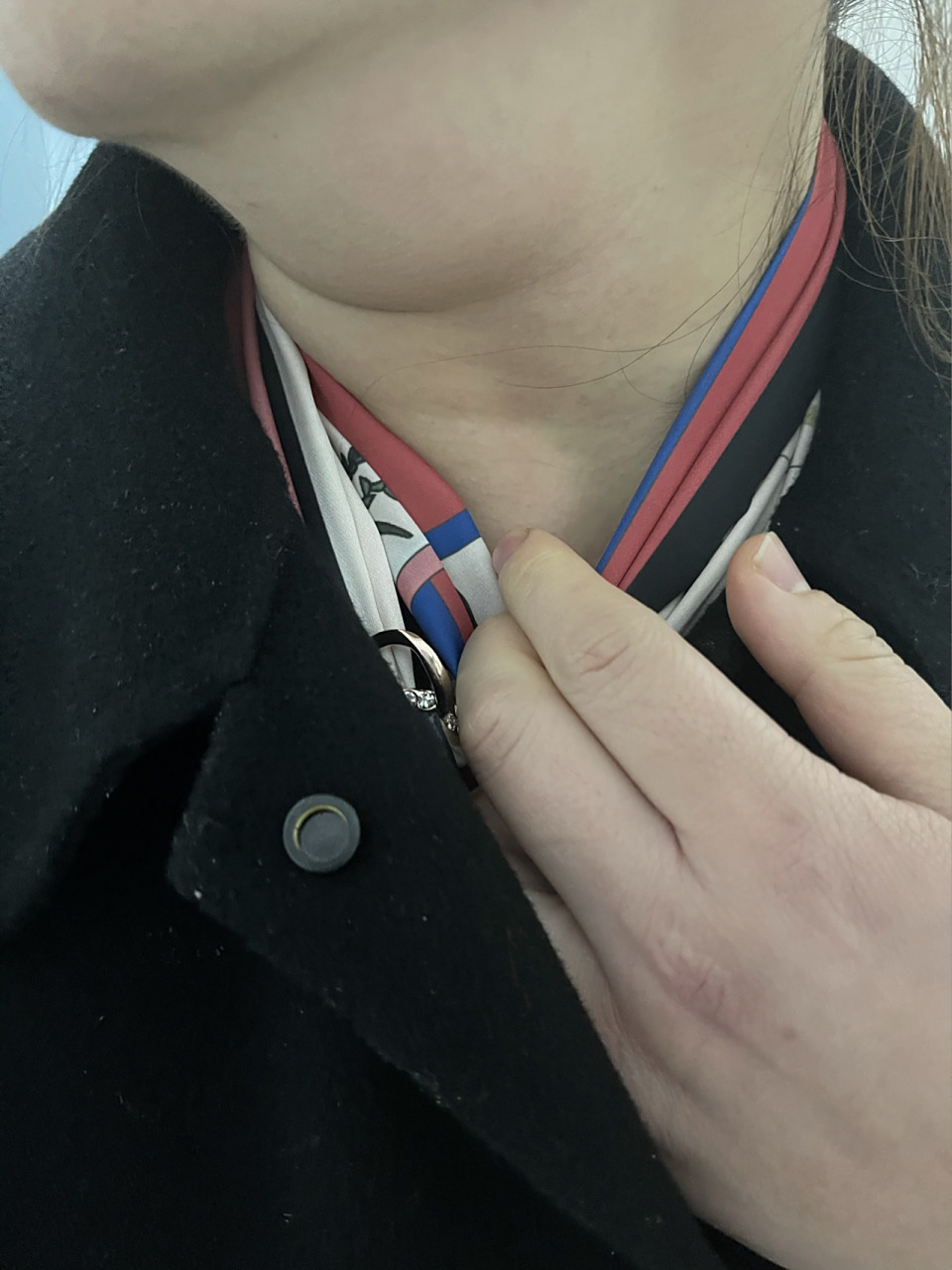 下颌部位一个大肿块,感觉好像颌下腺肿瘤 颈椎一直不好,三年前脖子打