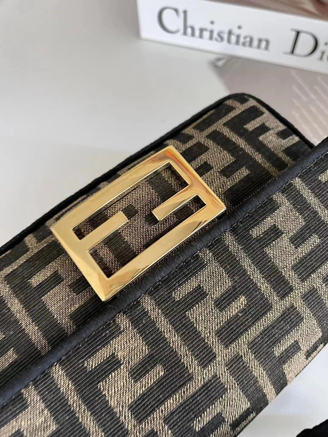 fendi芬迪baguette系列老花迷你小号法棍包