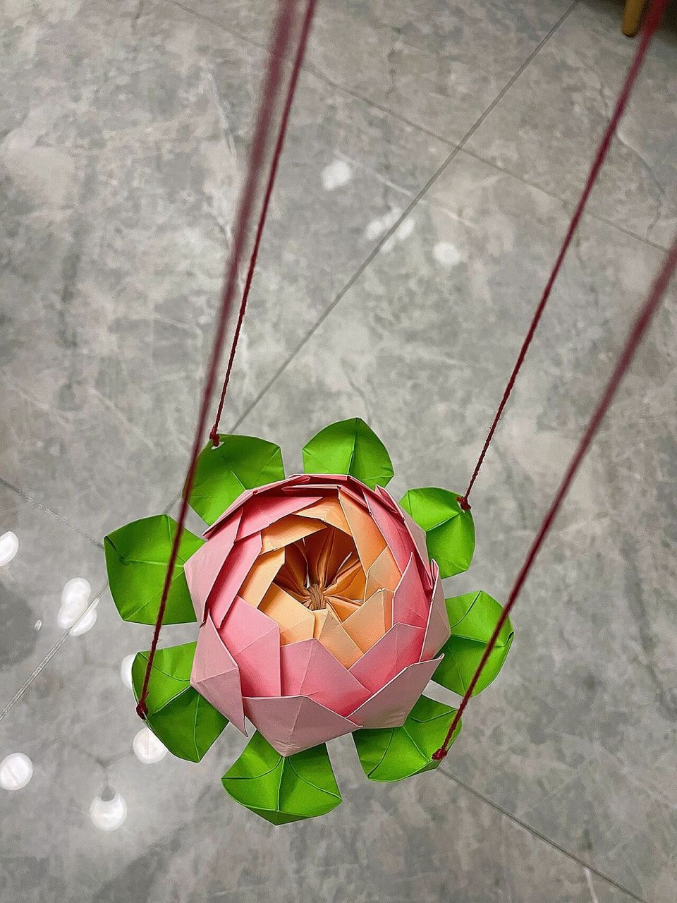 96幼儿园第一个手工——河灯(荷灯) 迟到的中秋节手工