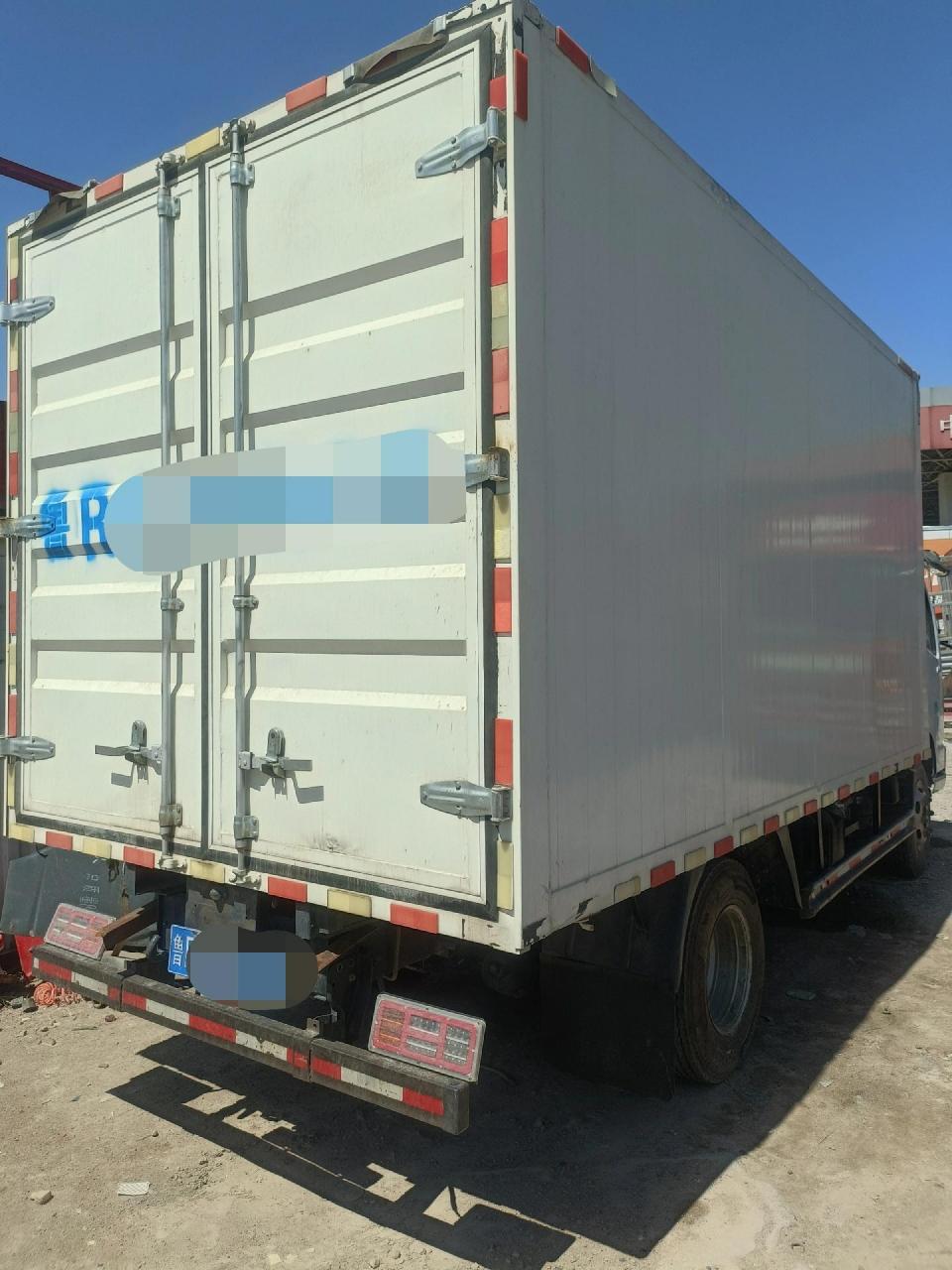 4米2飞翼箱车.21年3月份东风多利卡d6厢式货车,大箱4.2米长2.