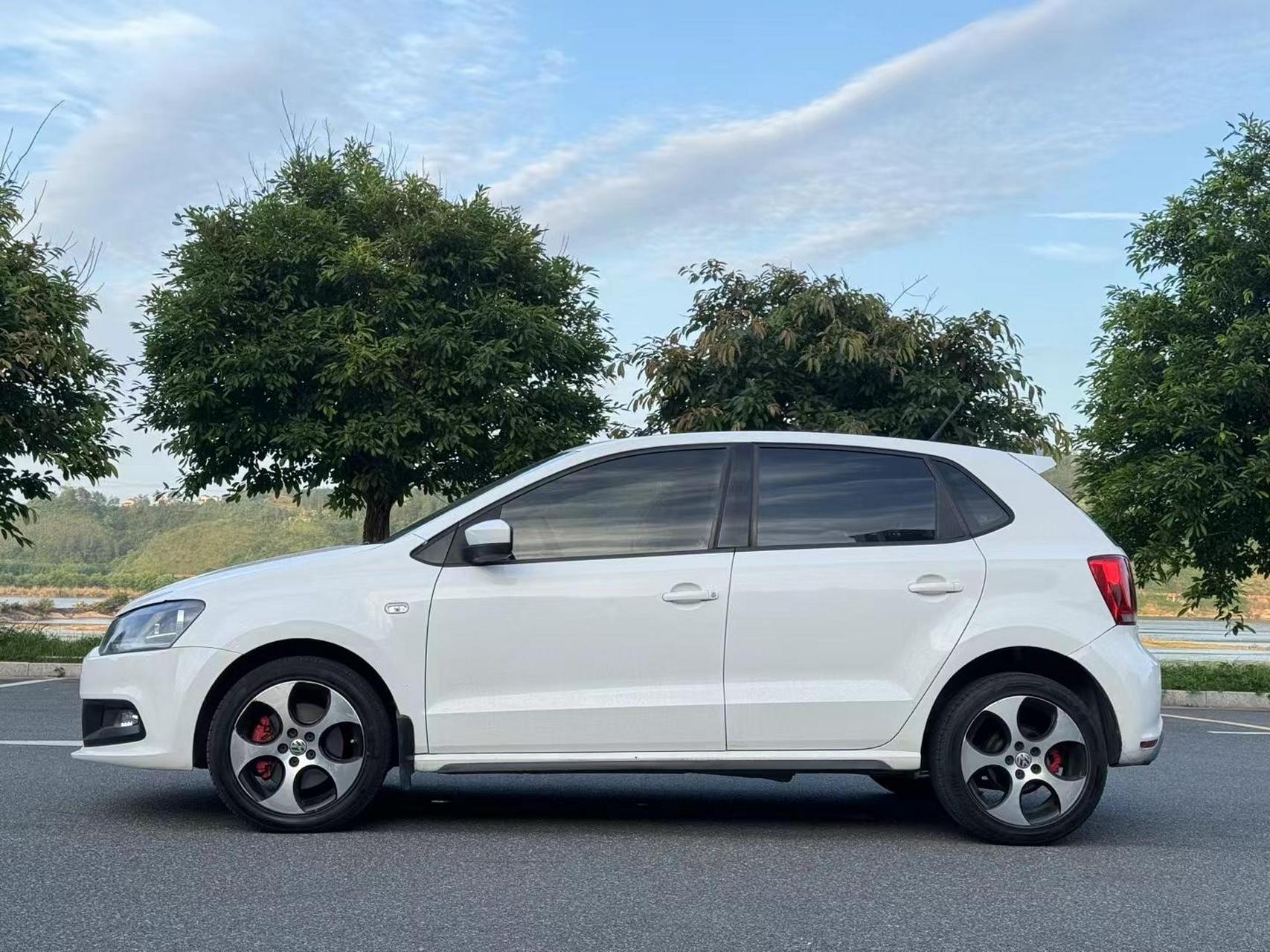 新到13年6月大众polo  gti  1.4t自动挡高配,一手精品车况!