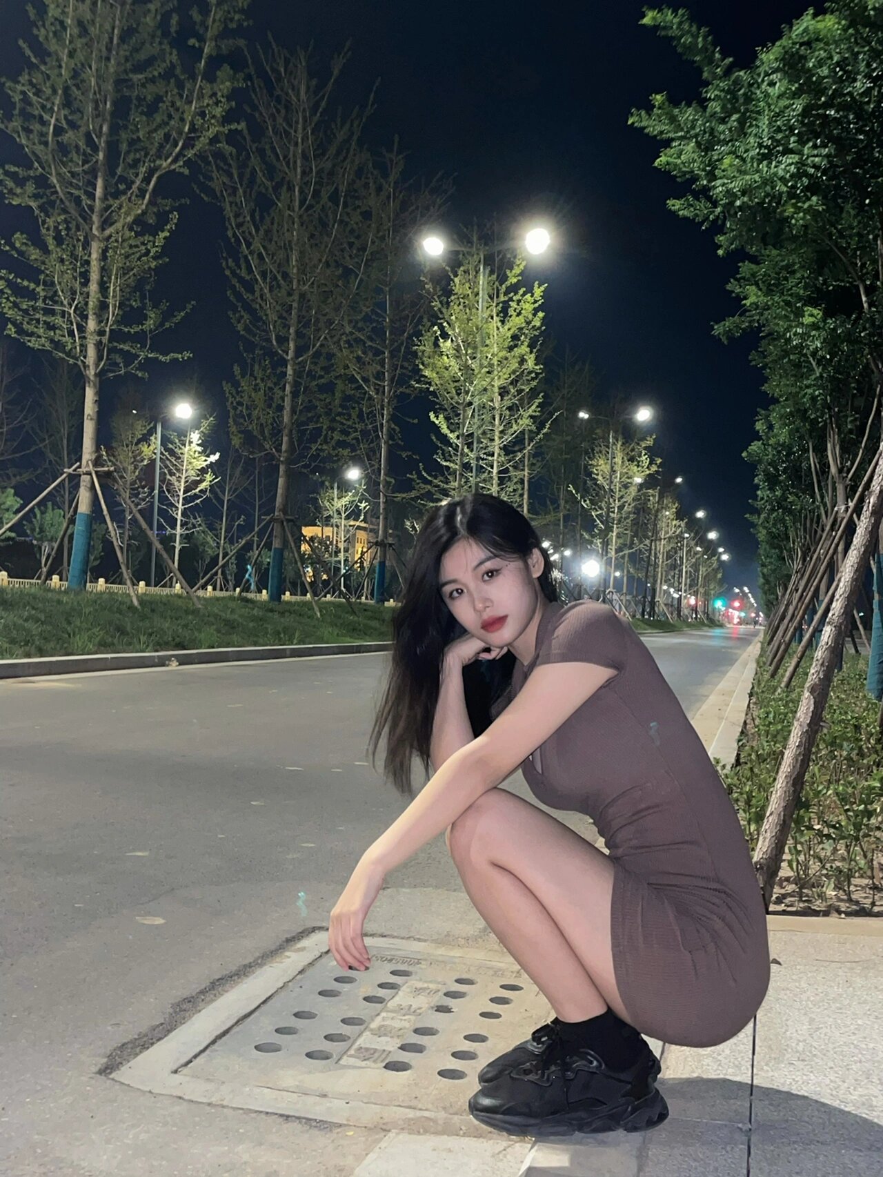 辣妹侧蹲拍照姿势图鉴