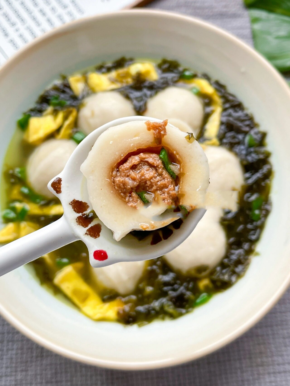 巨巨巨鲜美的紫菜鱼丸汤低脂高蛋白喝不腻 哈喽7515今天分享一道