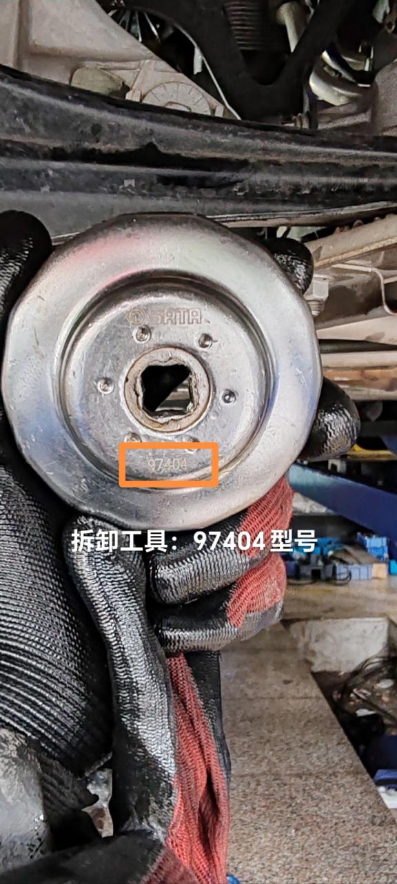 保时捷718卡曼 20款.发动机保养,以及拆卸机油滤清器注意事项步骤