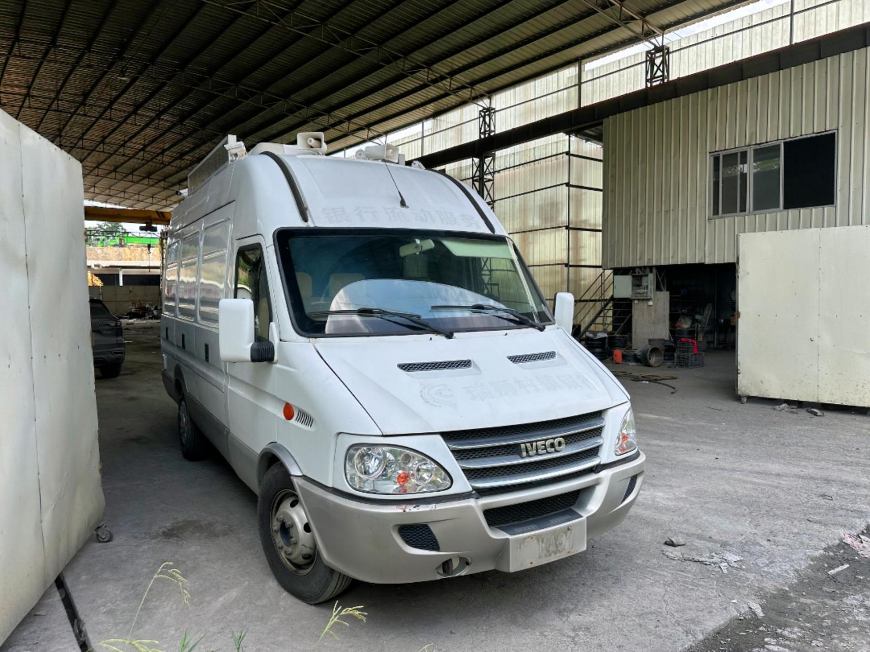 依维柯指挥车.依维柯 小专 轻型非载货专项作业车  长轴高顶 飞窗  5.