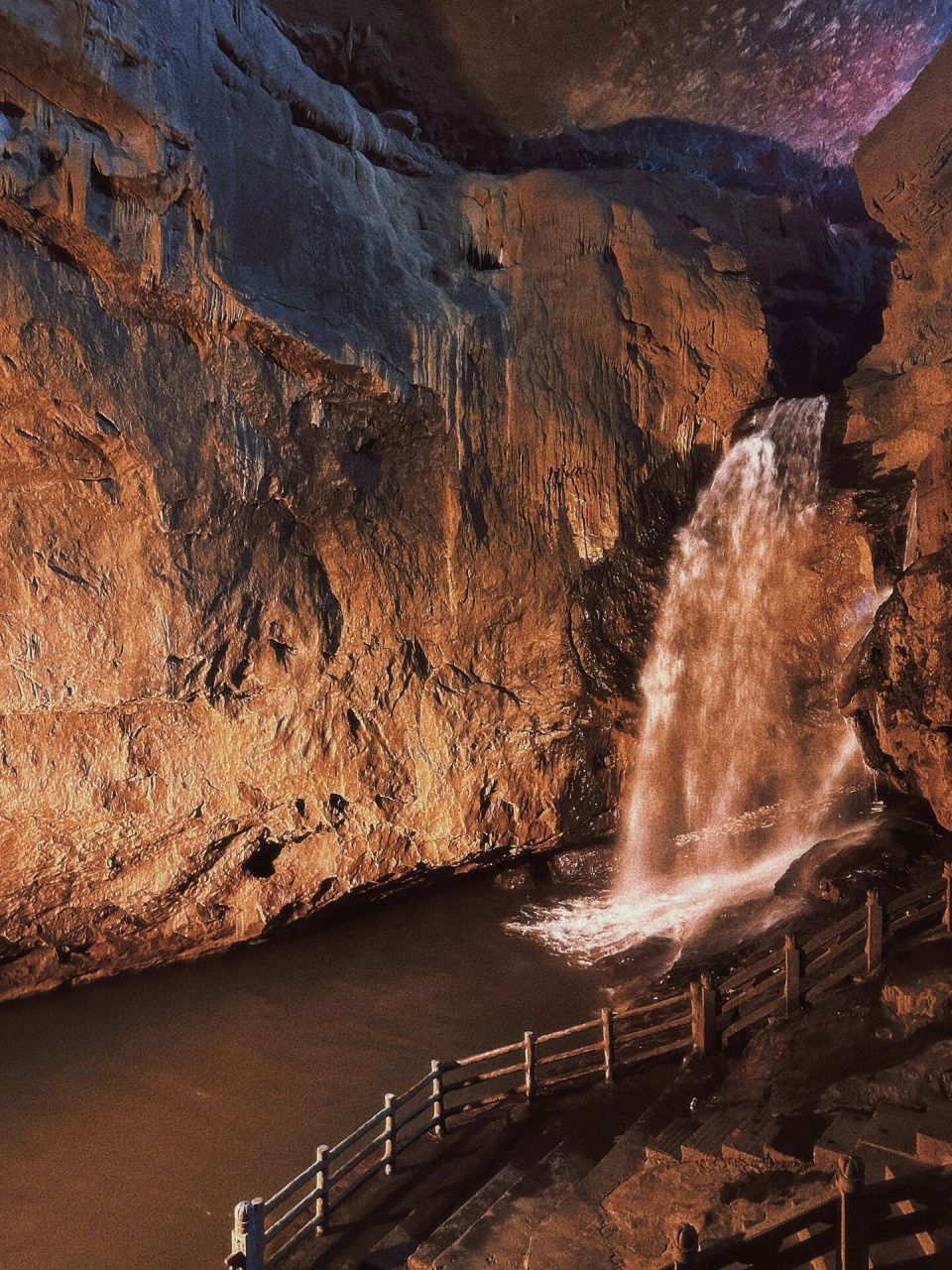 云南省昆明周边旅游 九乡风景区 位于 昆明市宜良县九乡彝族回族乡