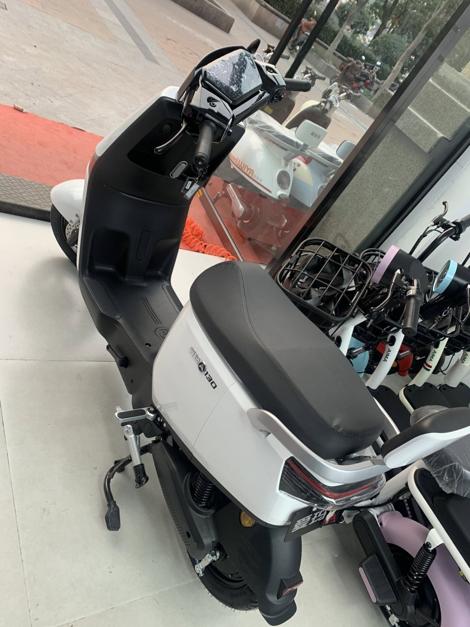 爱玛a130高端电动车 百公里不充电 质保2年 爱玛电动车 超高端车型 百