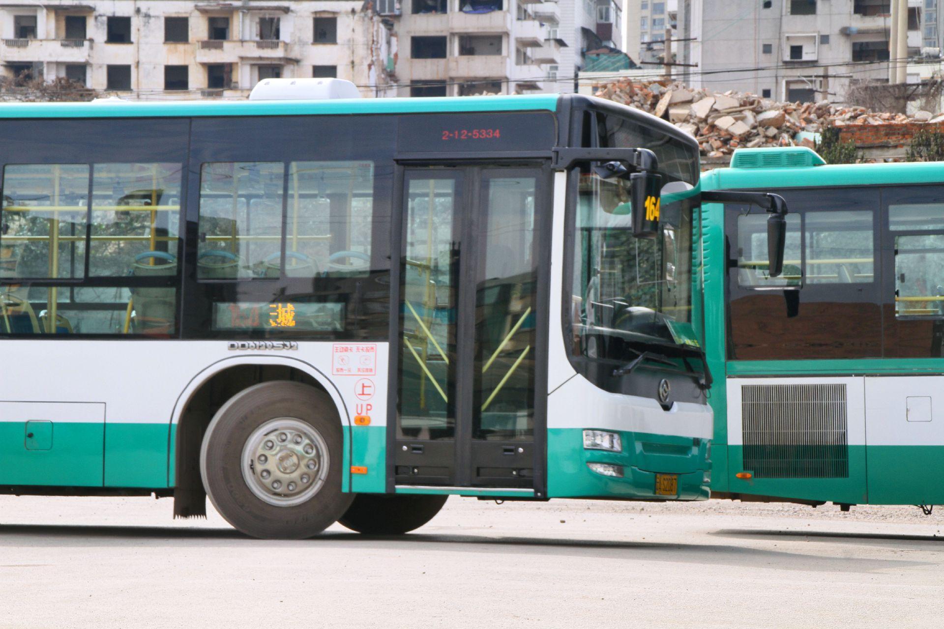 丹东黄海客车dd6129s32.已报废!昆明公交164巅峰时期.