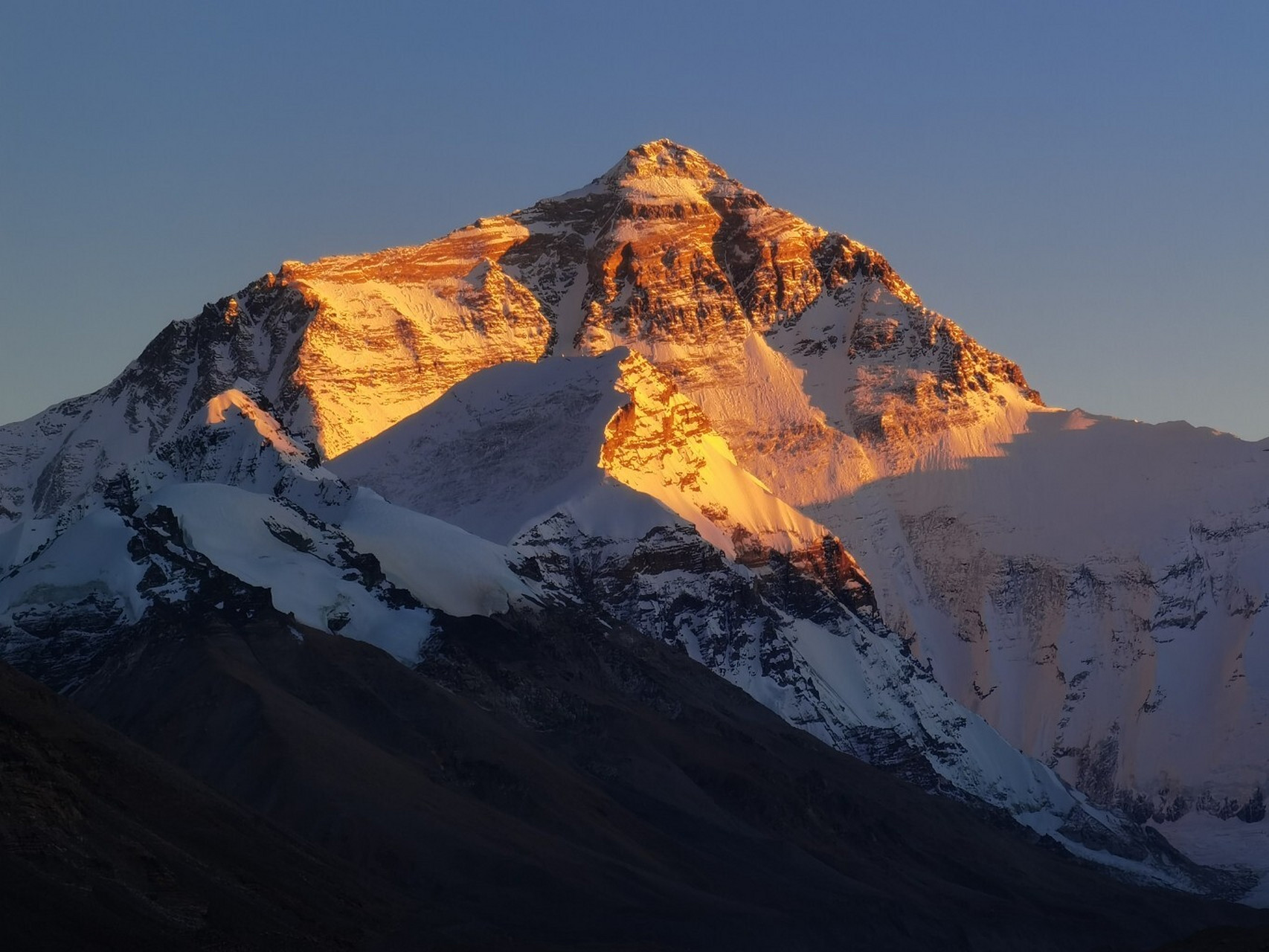 之前也提到过阿里南线的团包含珠峰的行程,这也算是跟珠峰的