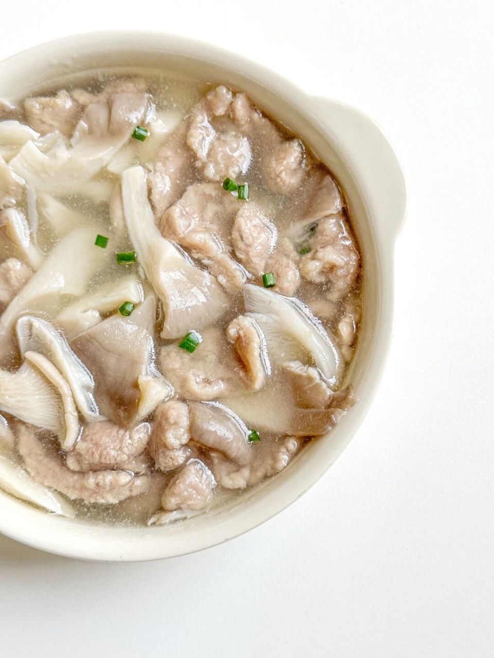 又嫩又滑的菌菇肉片汤6015巨好喝6015 今天分享全家都爱喝的