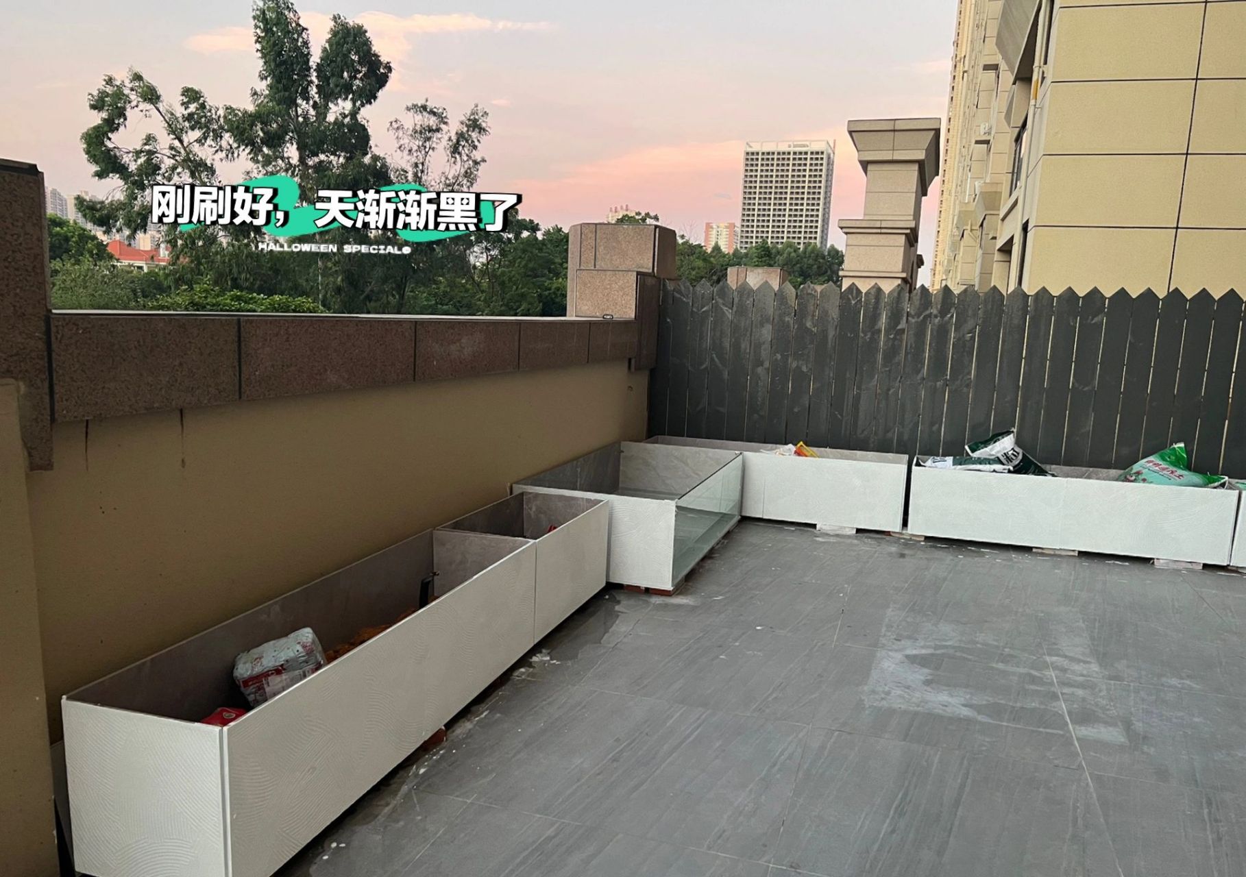 自制瓷砖花箱  | 低成本diy瓷砖养殖箱 当初制作的时候选择背面朝外