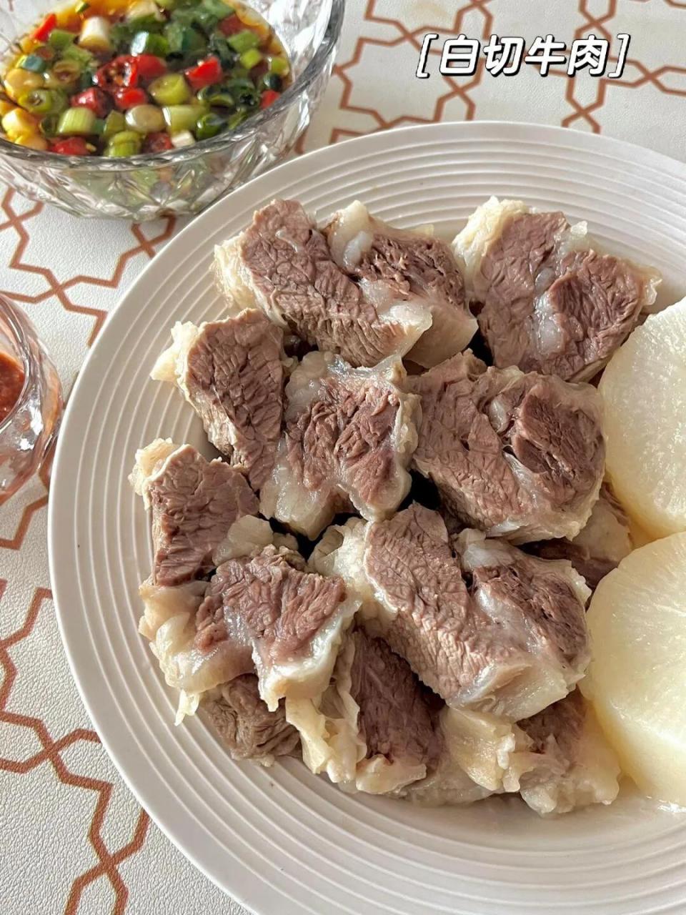 白切牛肉~        高端的食材往往只需要最朴素的烹饪方式,一次可成功