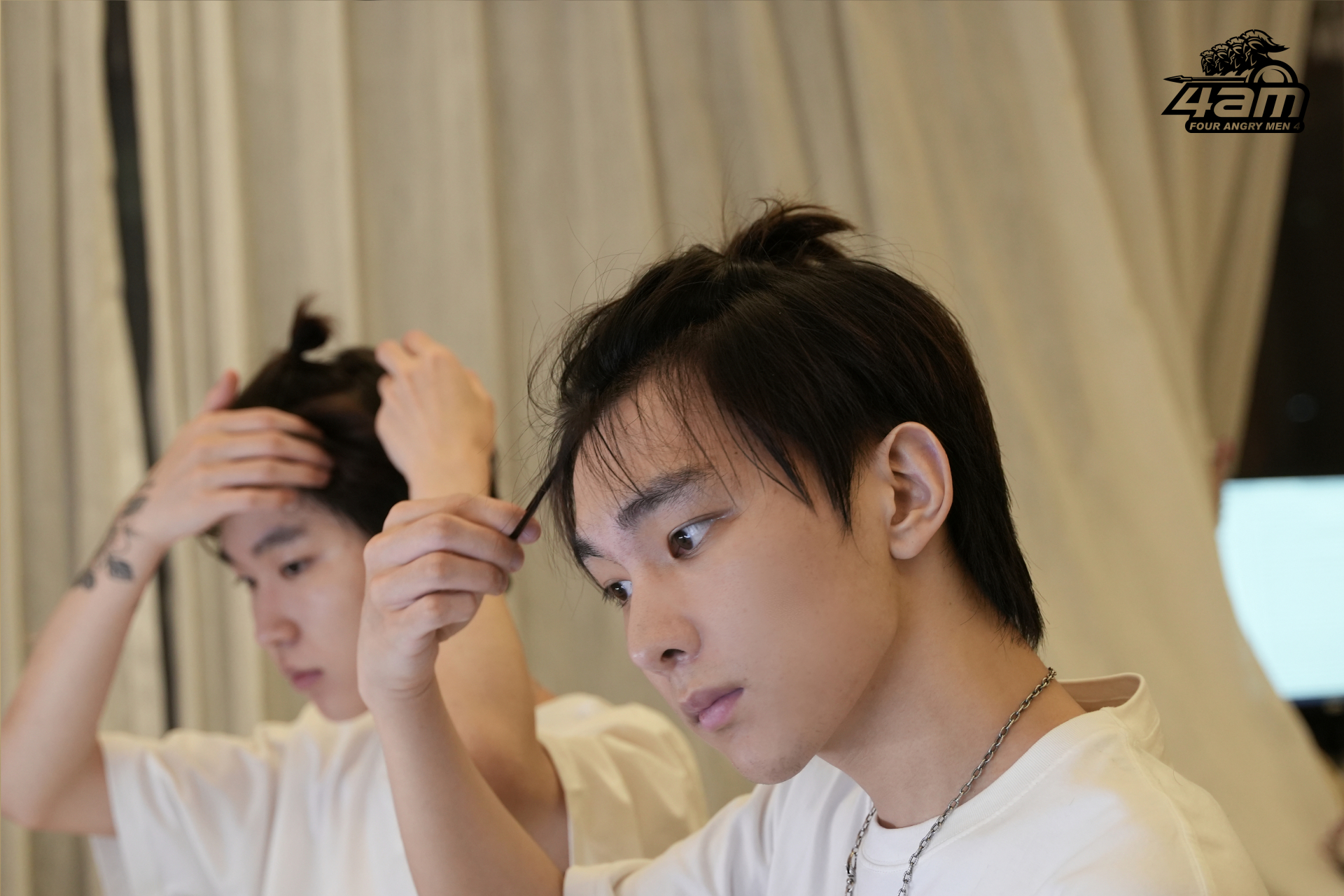 鹏城怒汉肆不可挡# [猪头] #4am和平精英分部#  跟羡少一起护肤睡觉