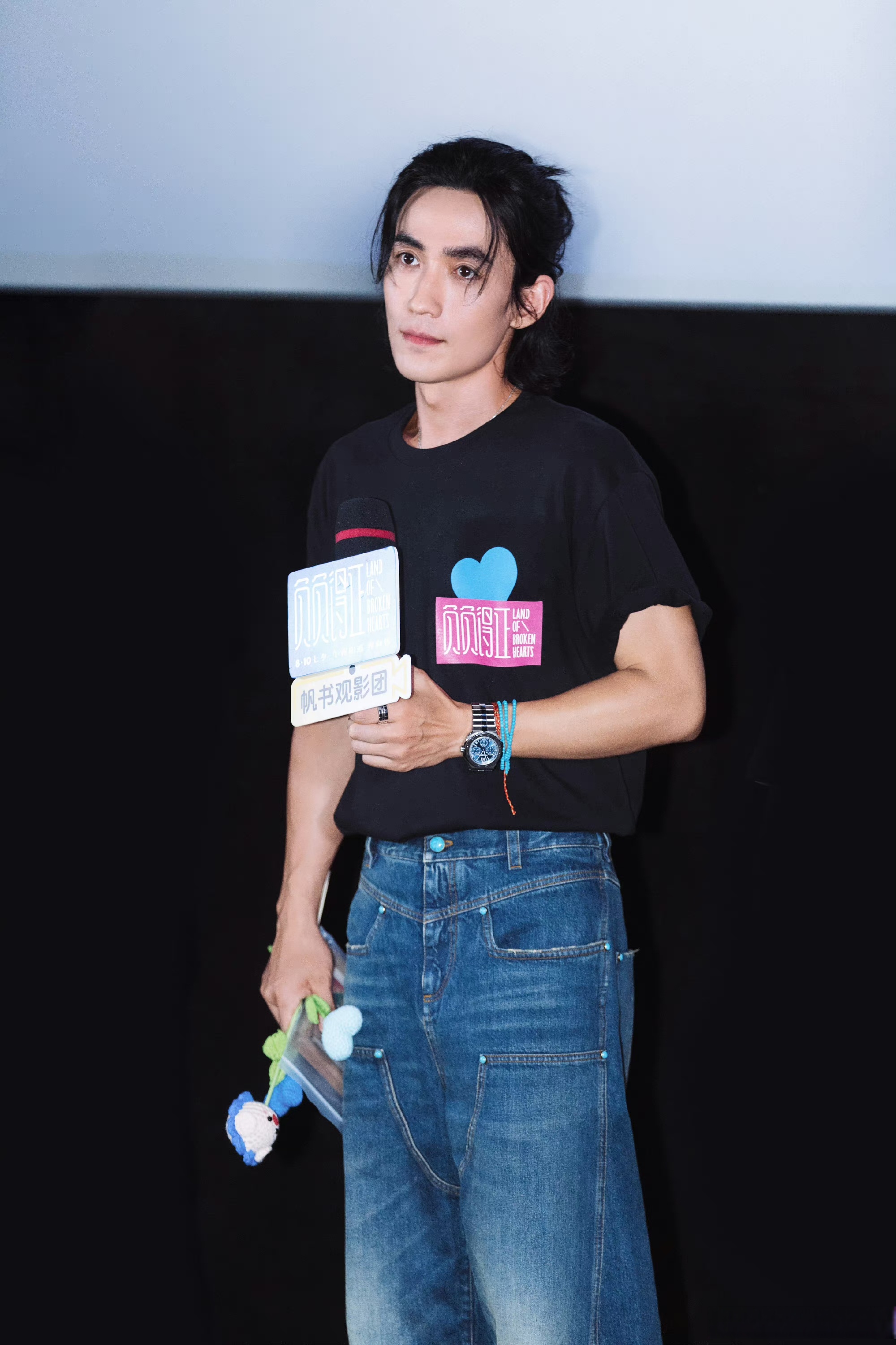 朱一龙说本来想染绿头发朱一龙的长发造型大家觉得怎么样,相比之下,我