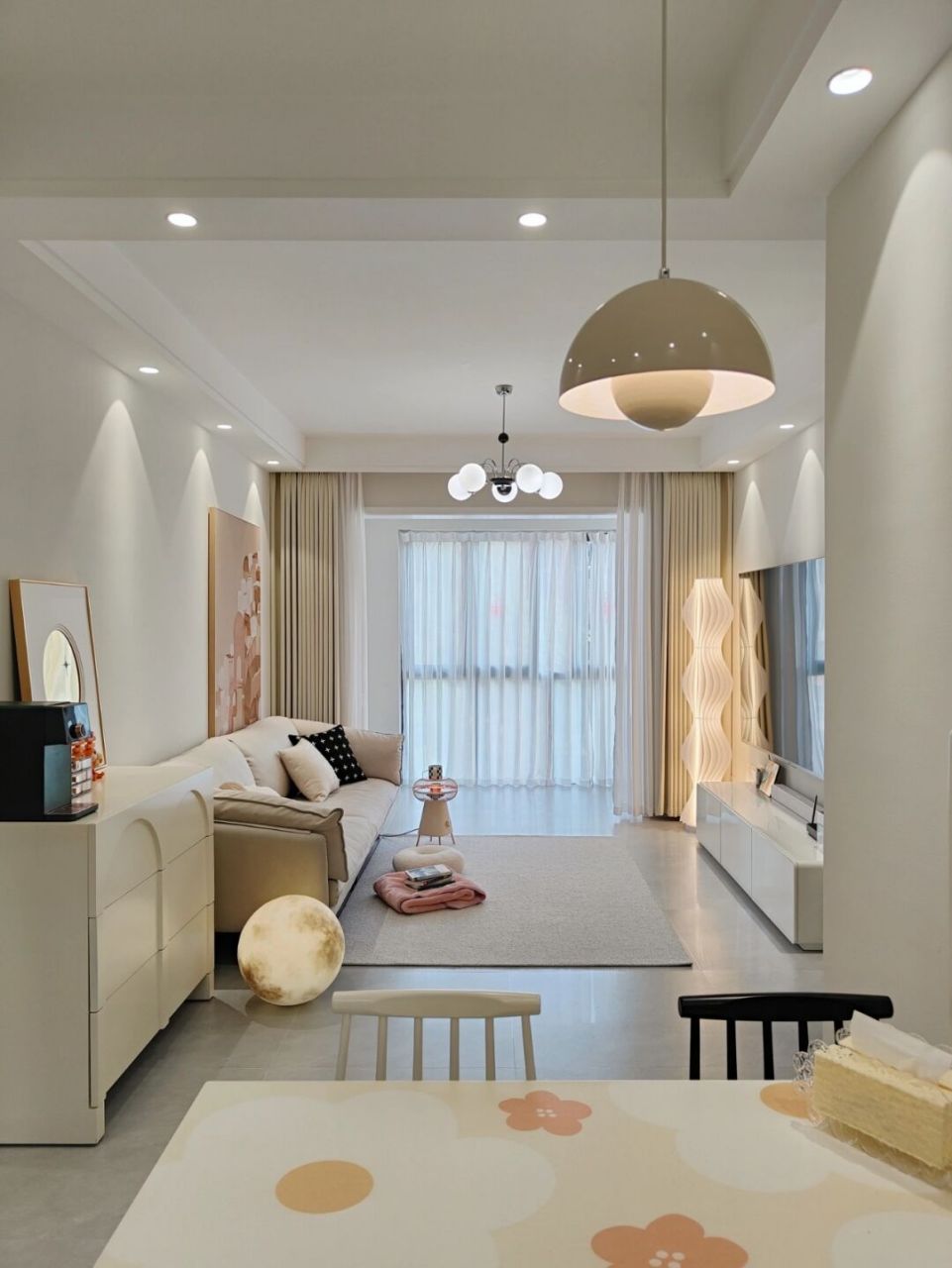 我家是套内70平的小户型,三室一厅一卫 全屋硬装9w,软装3w,电器4w 找