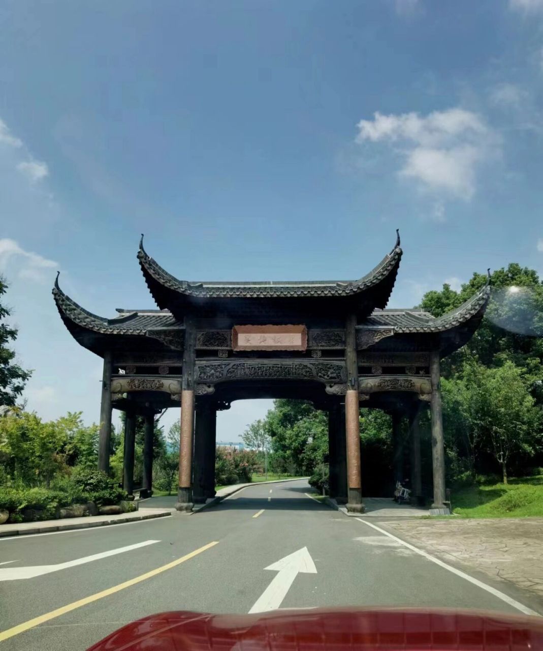 石泉村千年古村落 位于浙江湖州长兴县内的石泉村山水相依,风光旖旎