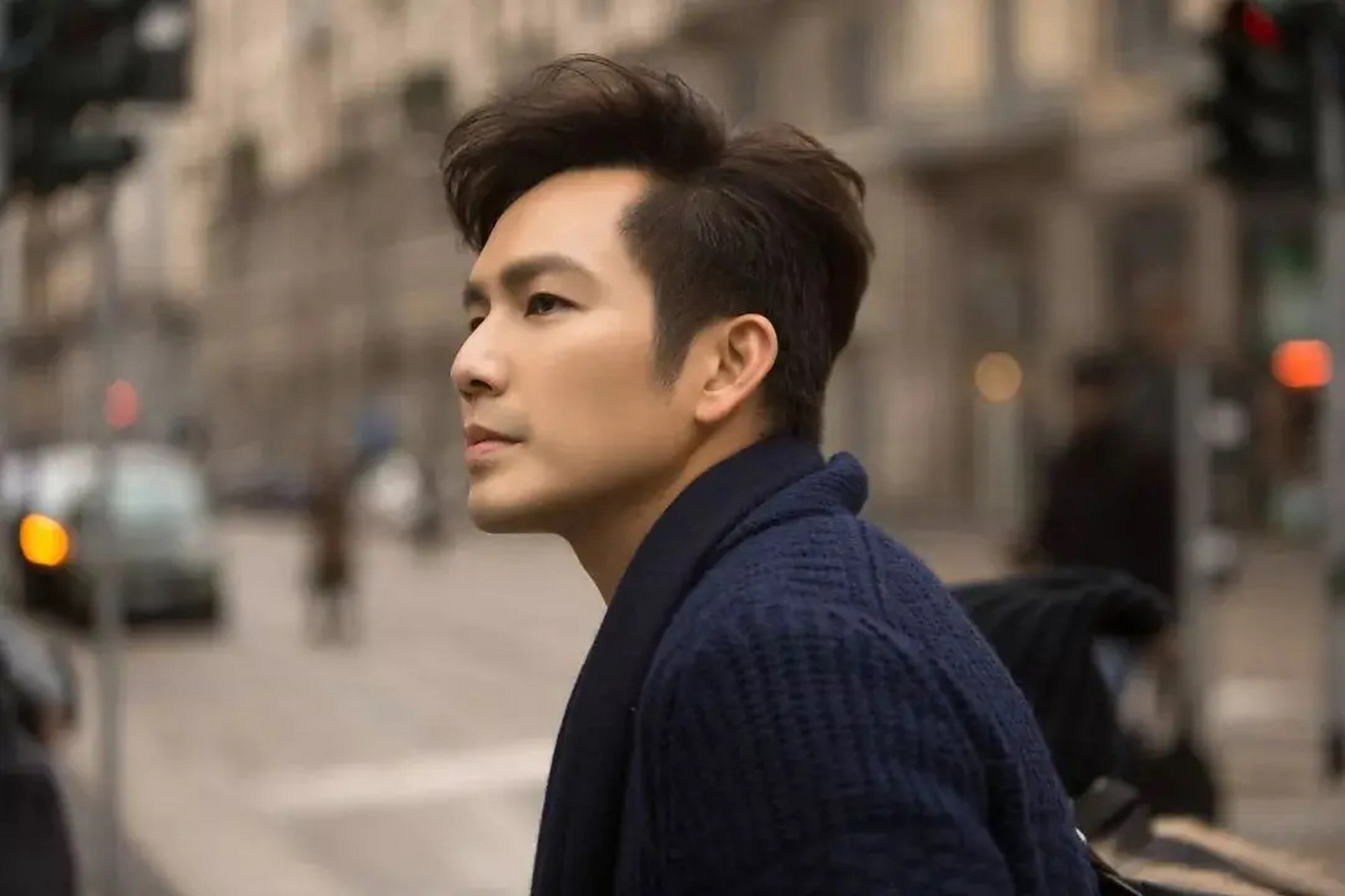 在综艺节目《漫游记》里,郭麒麟称郭碧婷为姐姐,叫钟汉良为哇哥.